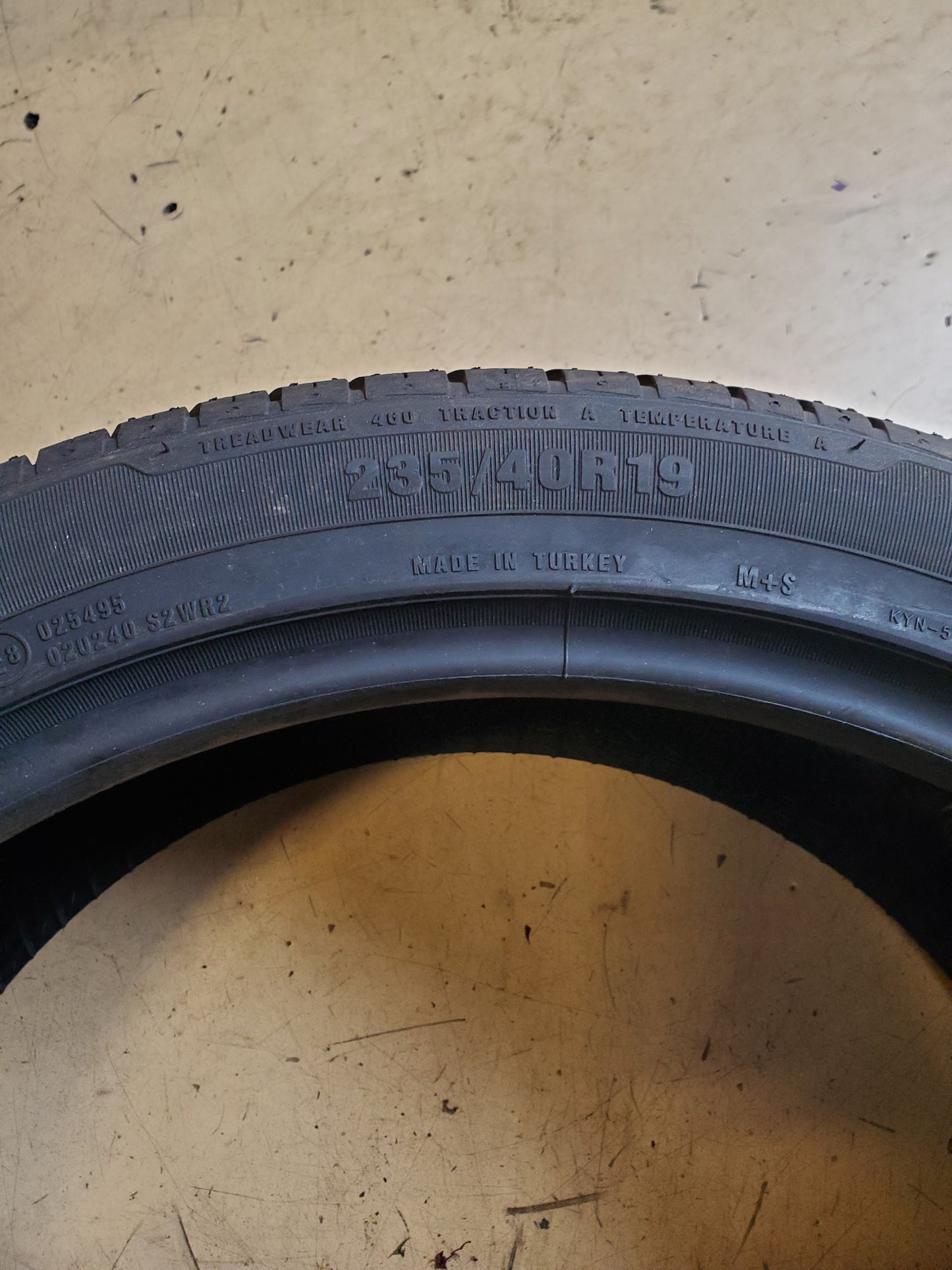 ARROYO GRAND SPORT 2 BSW P 235 40 19 96W XL ALL SEASON TIRE AGS262