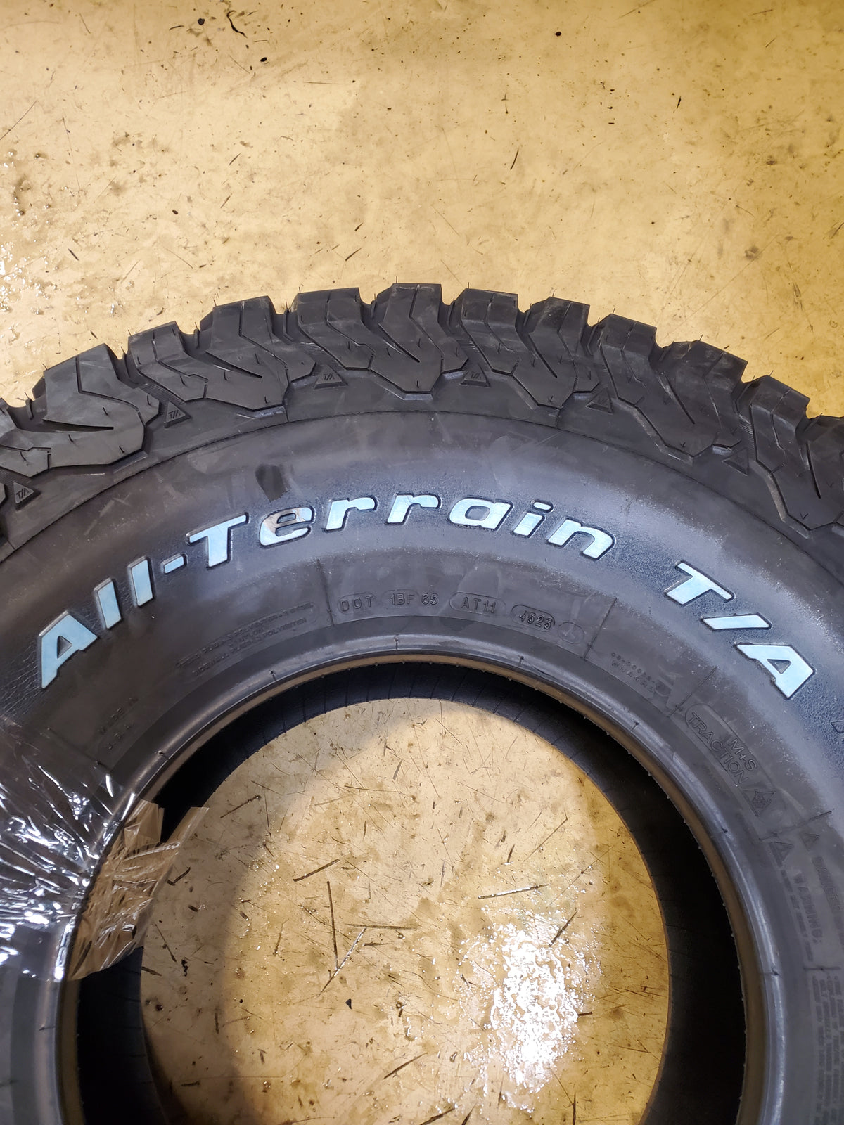 BFGOODRICH ALL-TERRAIN T/A KO2 BSW LT 35 12.5 15 113Q 6PLY TIRE 33572
