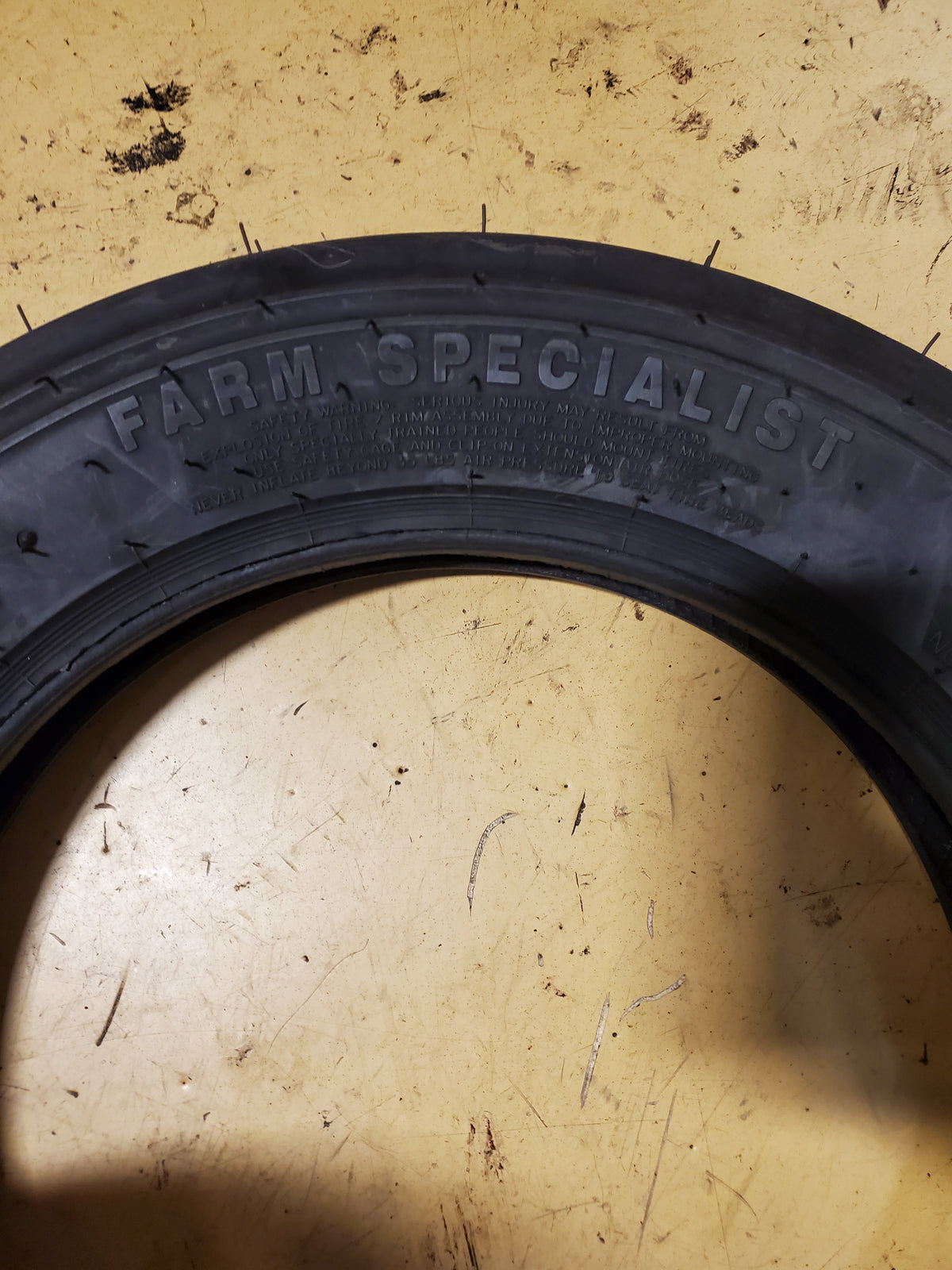 CARLISLE FARM SPECIALIST F-2 BSW 4 15 4PLY FARM TIRE 52F230