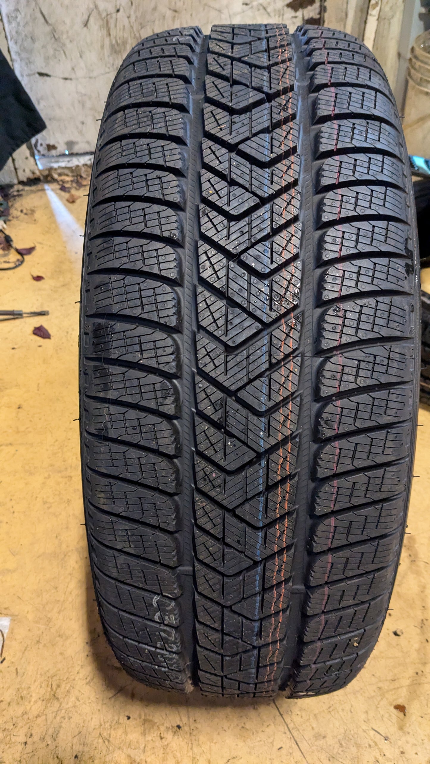 PIRELLI SCORPION WINTER BSW P 235 60 18 103H WINTER TIRE 2730200