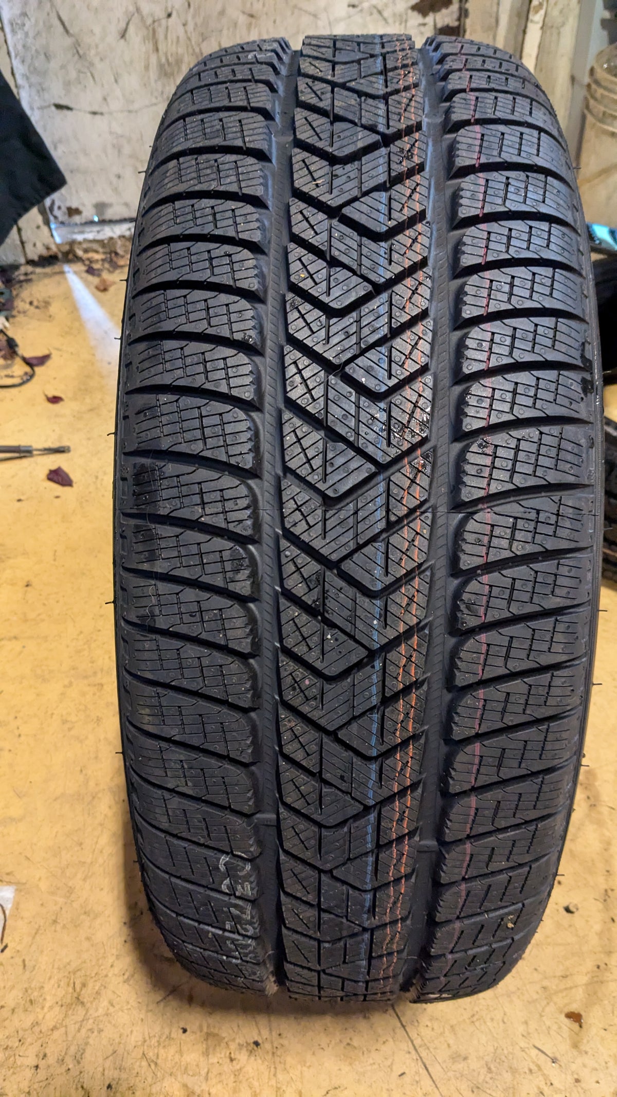 PIRELLI SCORPION WINTER BSW P 235 60 18 103H WINTER TIRE 2730200