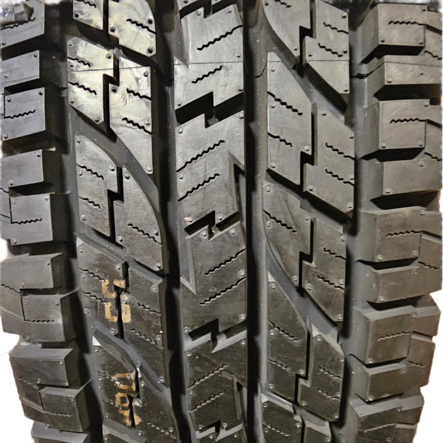 2 NOS YOKOHAMA GEOLANDAR AT G015 BSW LT 32 11.5 15 113S LRC 6PLY TIRES 110101626