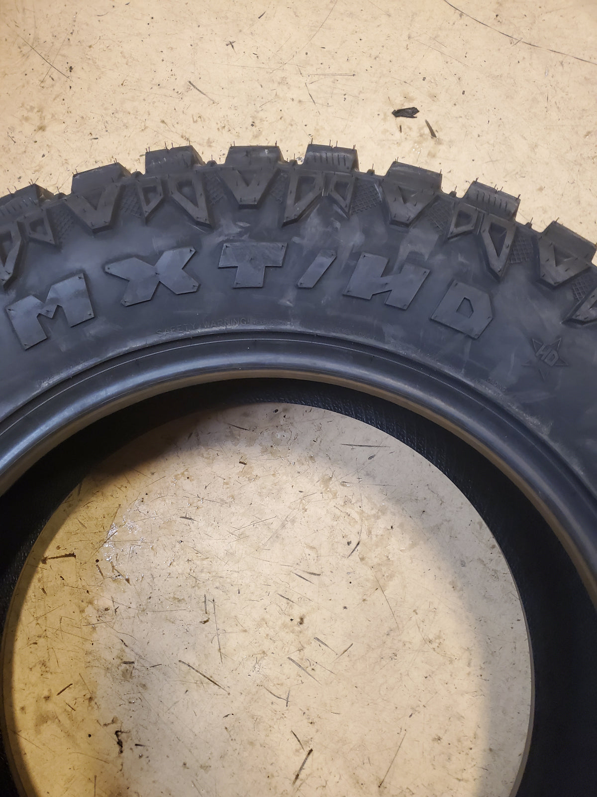 VERSATYRE MXT/HD BSW LT 285 60 20 127/124Q 12PLY MUD TERRAIN TIRE TMXT02