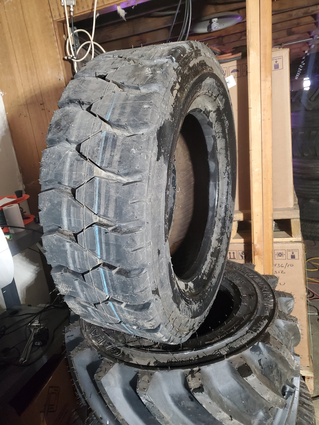 NOS MALHOTRA NHS BSW  28 9 15 16PLY FORKLIFT TIRE M28915