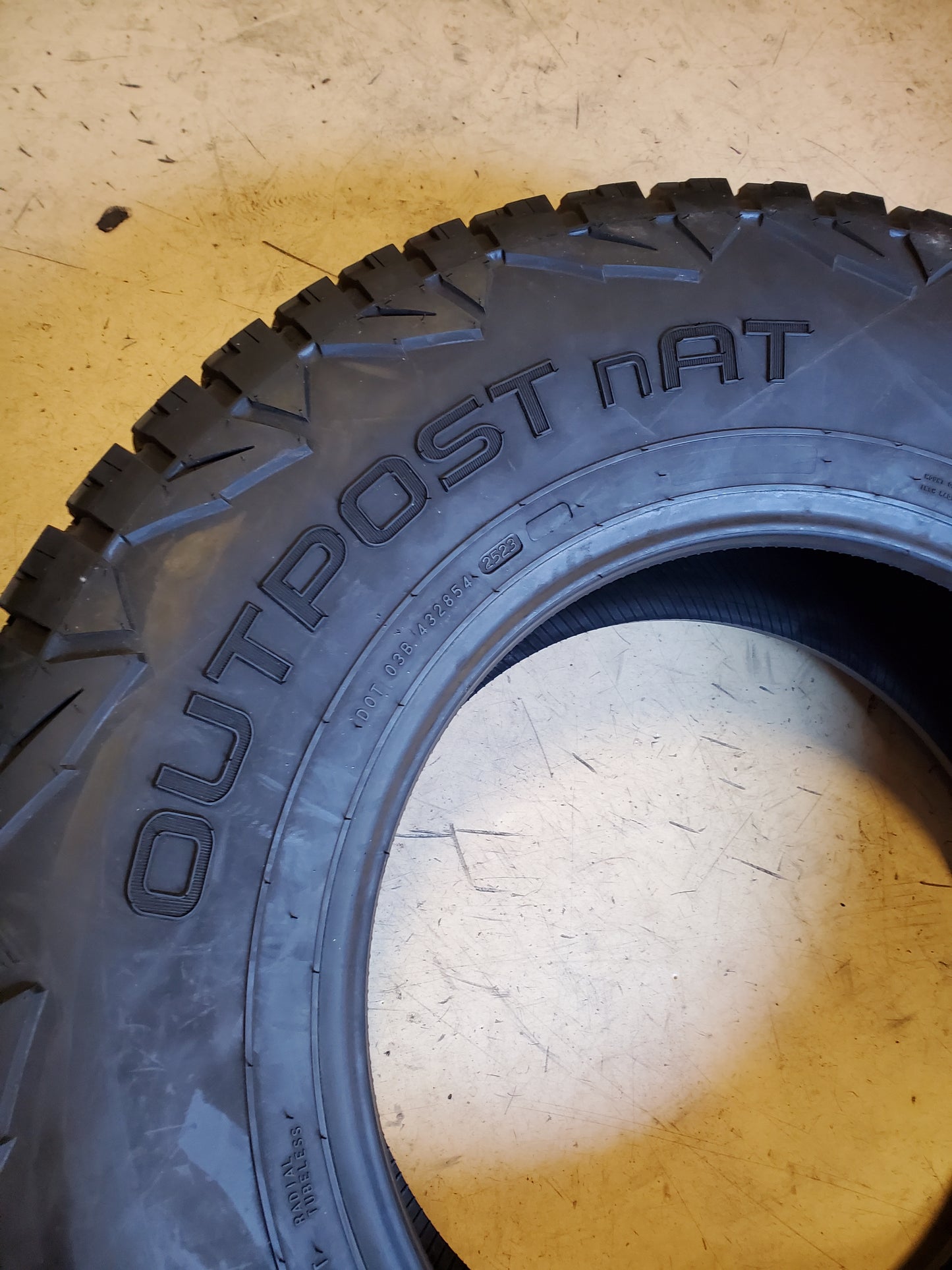 USED 13/32” NOKIAN OUTPOST NAT BSW P 285 70 17 116T ALL TERRAIN TIRE T432854