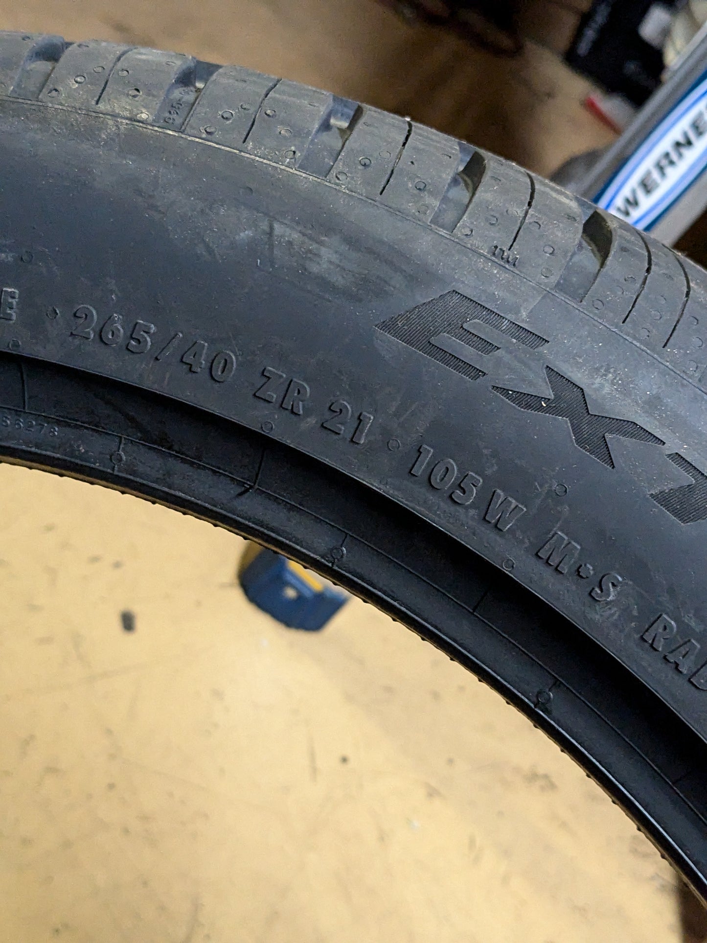 CONTINENTAL EXTREMECONTACT DWS06 PLUS P 265 40 21 105W XL TIRE 15573330000