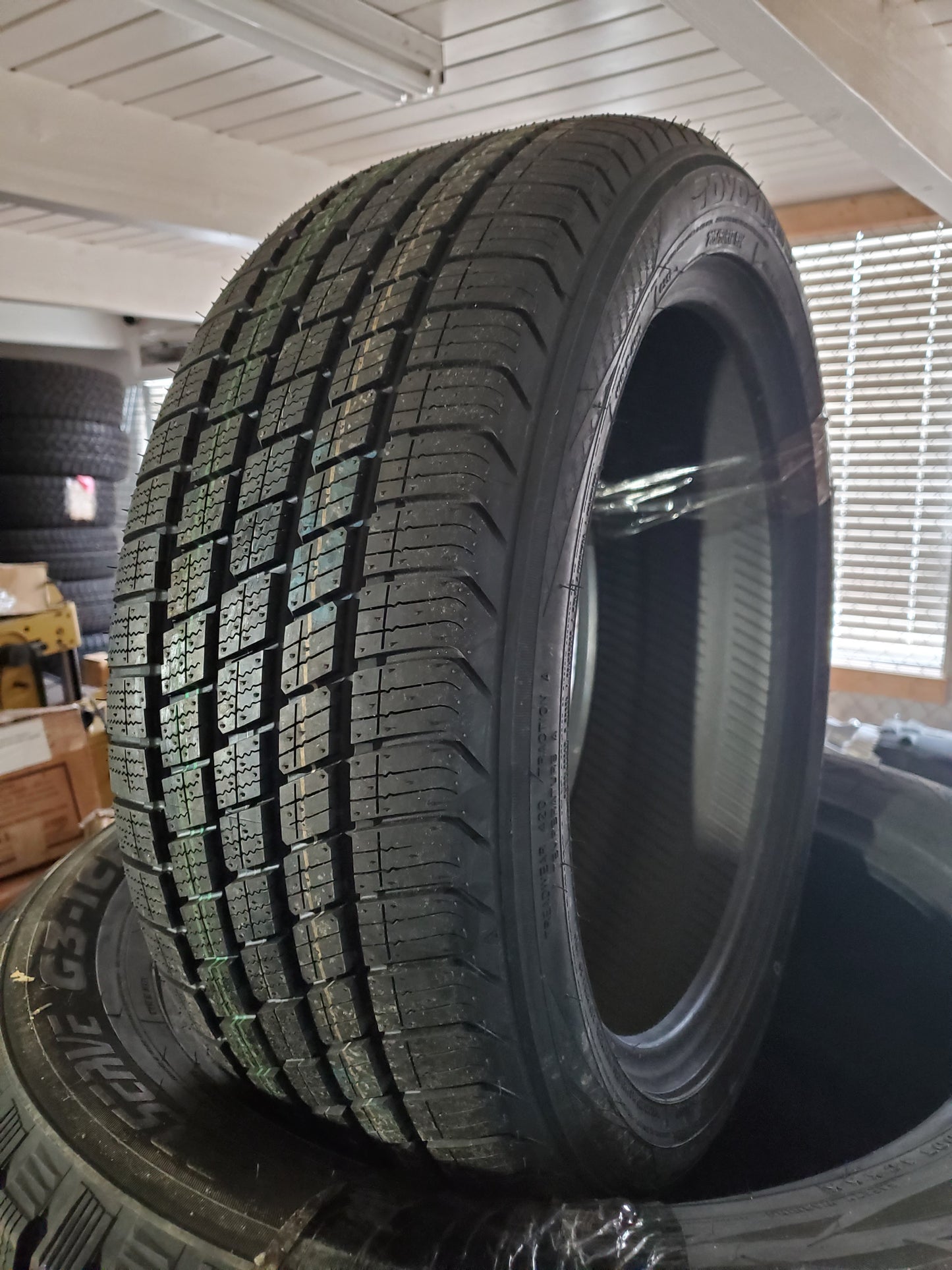 TOYO CELSIUS SPORT BSW P 205 50 17 97V XL ALL SEASON TIRE 127540