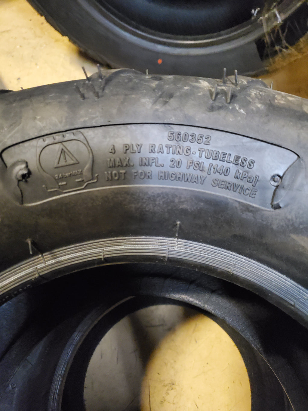 CARLISLE AT101 99A4 BSW 24 12 12 106R 4PLY LAWN MOWER TIRE 560352