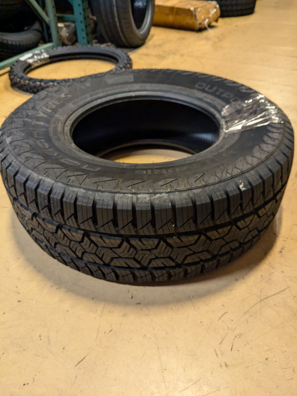 NOKIAN OUTPOST APT P 265 70 16  SL 112T ALL TERRAIN TIRE T432109