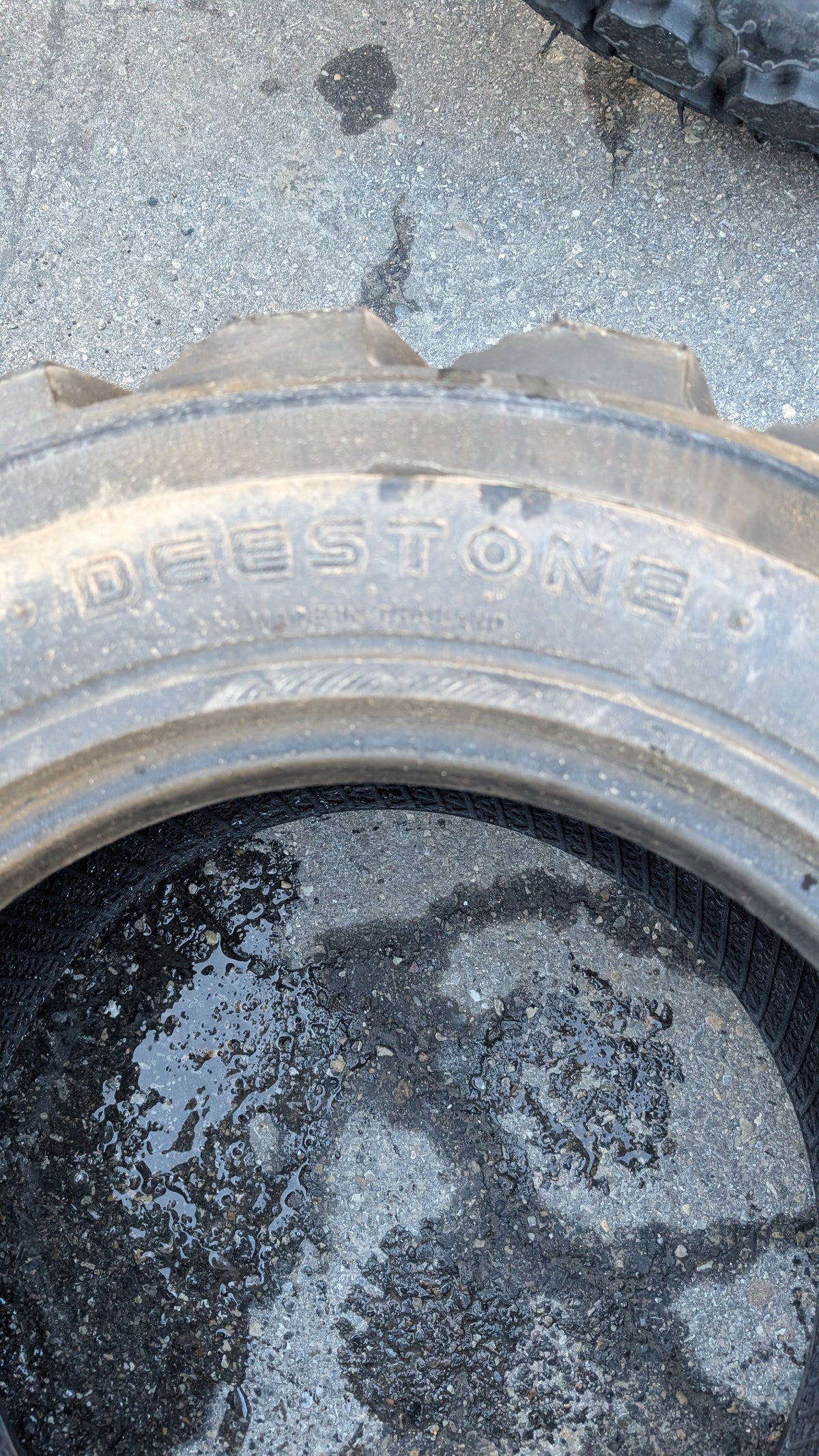 DEESTONE 134 A2 BSW  10 16.5 10PLY INDUSTRIAL TIRE DS6122