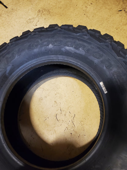 NOS BFGOODRICH MUD TERRAIN T/A KM3 LT 235 75 15 110/107Q 8PLY MUD TIRE 09453