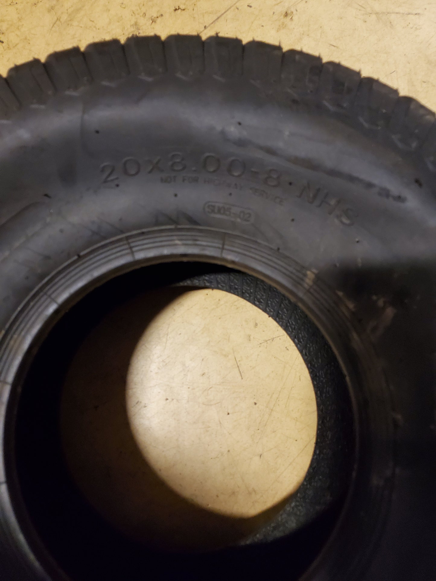 HI-RUN SU05 BSW 20 8 8 2PLY LAWN TIRE WD1050