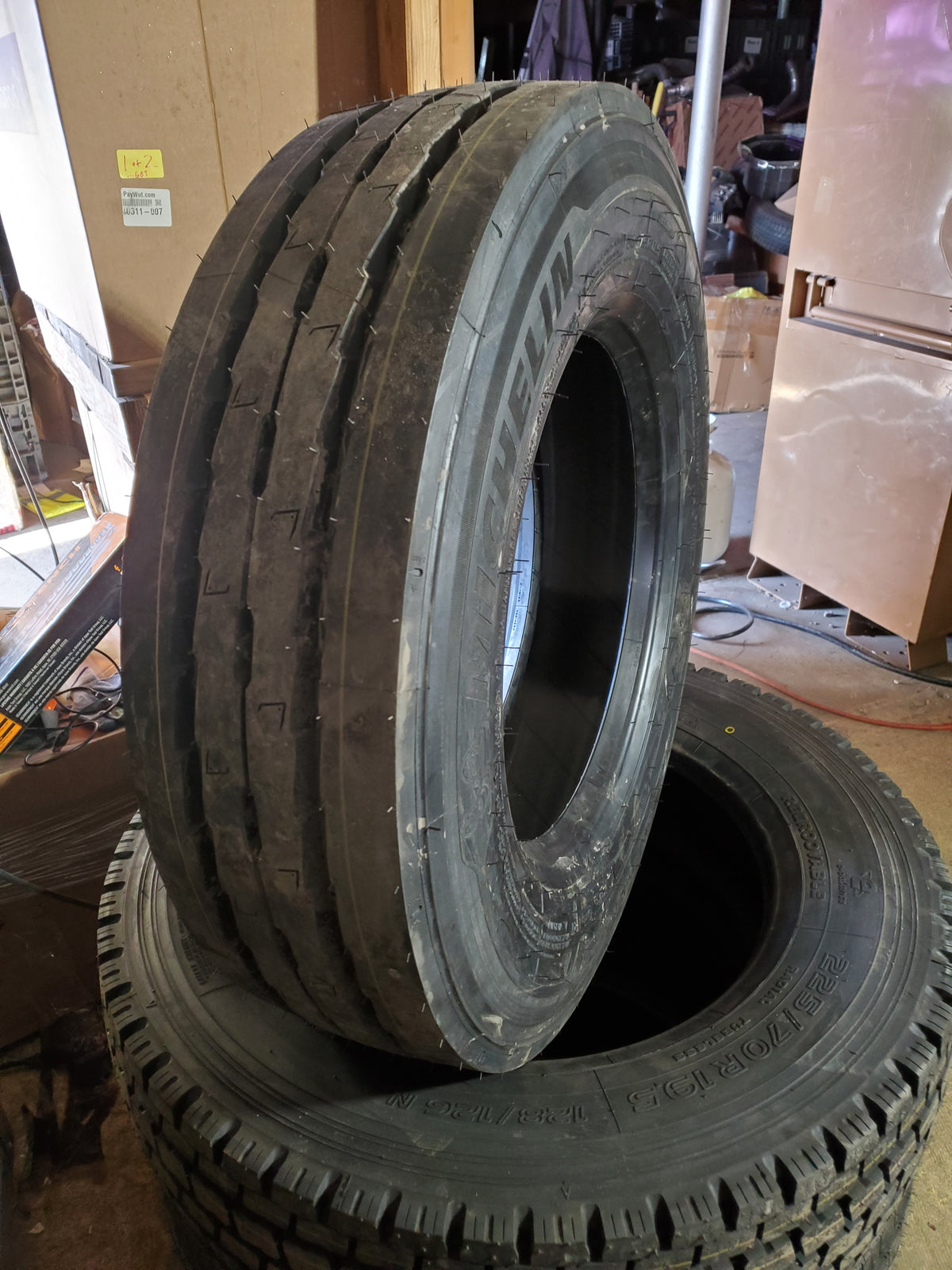 MICHELIN X MULTI BSW LT 215 75 17.5 136/134J 18PLY TRAILER TIRE 24581