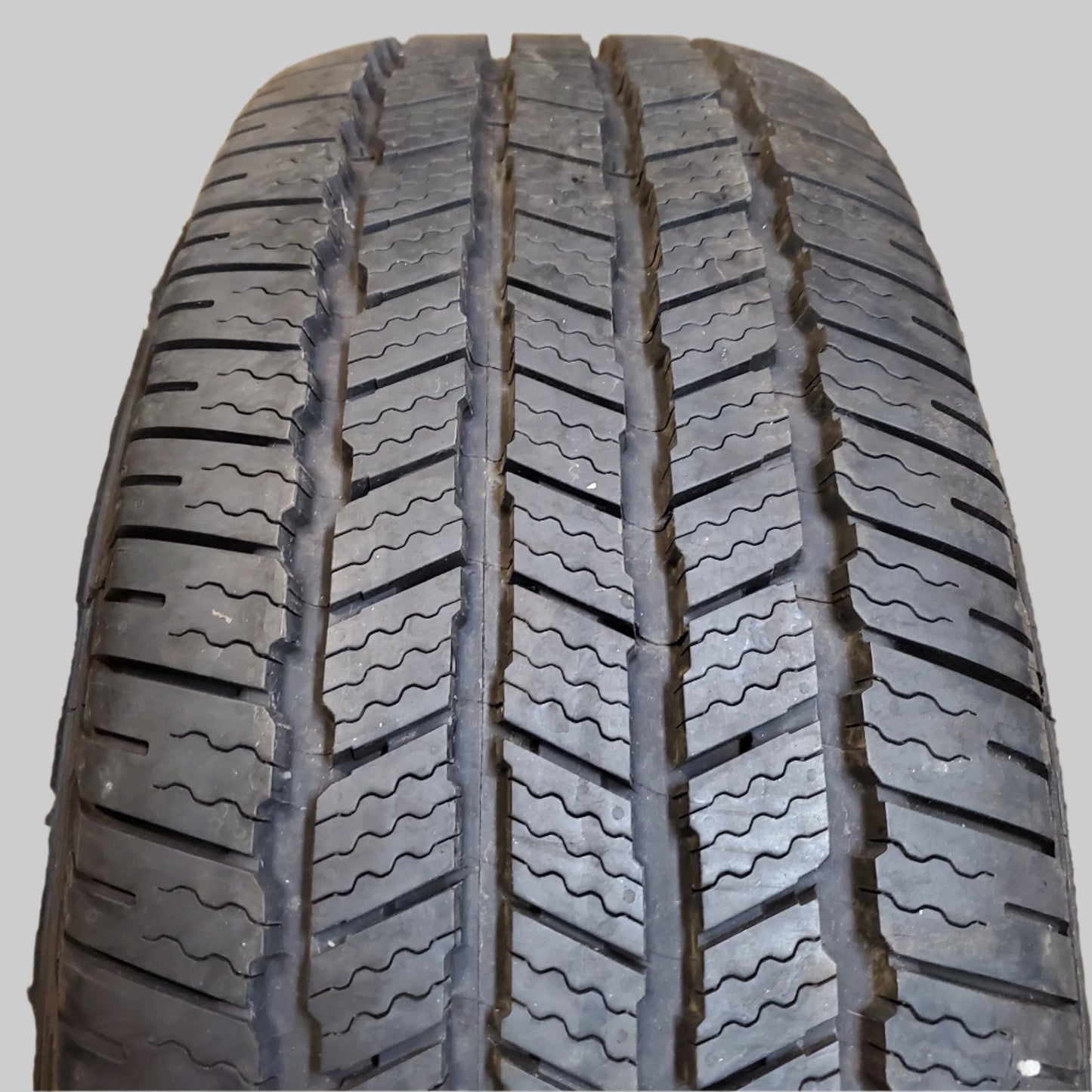 USED 12/32” 1 PATCH MICHELIN DEFENDER LTX M/S2 P 275 65 18 116T XL TIRE 09590