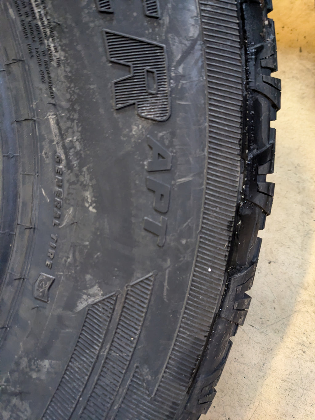 GENERAL GRABBER APT BSW P 275 70 18 116S SL ALL TERRAIN TIRE 04492870000