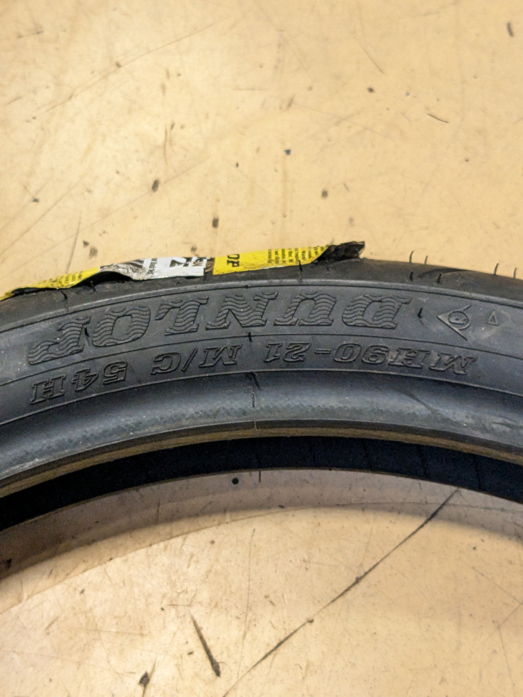 DUNLOP AMERICAN ELITE BSW MH90 21 54H FRONT MOTORCYCLE TIRE 45131420