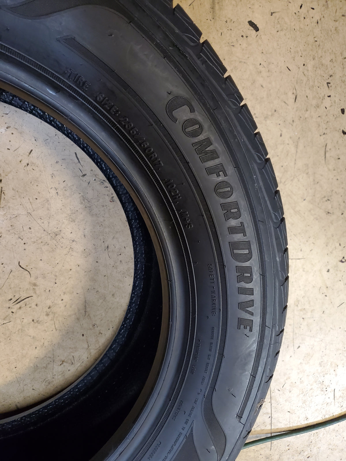 GOODYEAR COMFORTDRIVE BSW P 235 60 17 102H ALL SEASON TIRE  413488582
