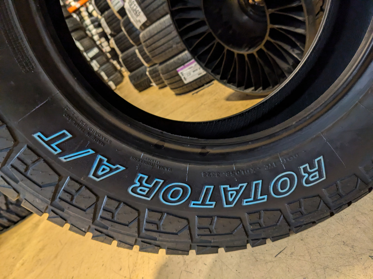 EVOLUXX ROTATOR A/T OWL LT 255 70 18  113S ALL TERRAIN TIRE 221027065