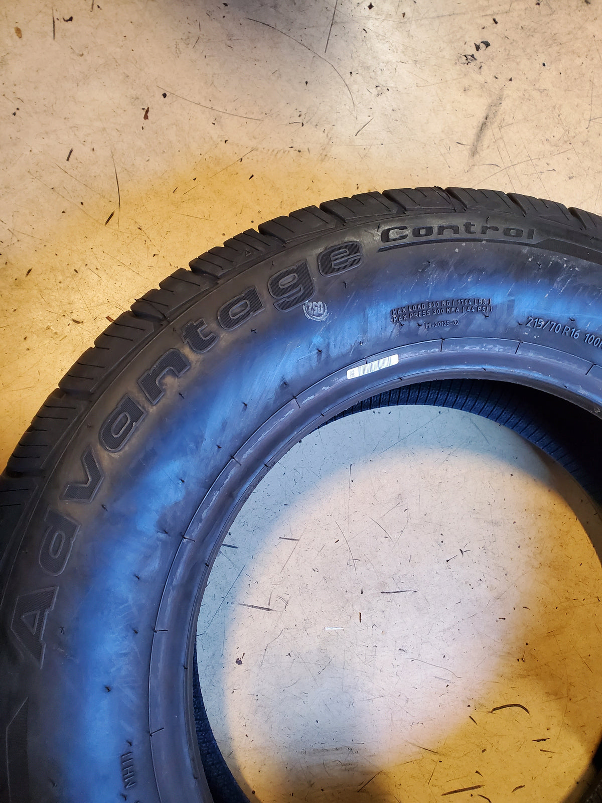 BFGOODRICH ADVANTAGE CONTROL BSW P 215 70 16 100H ALL SEASON TIRE 01041