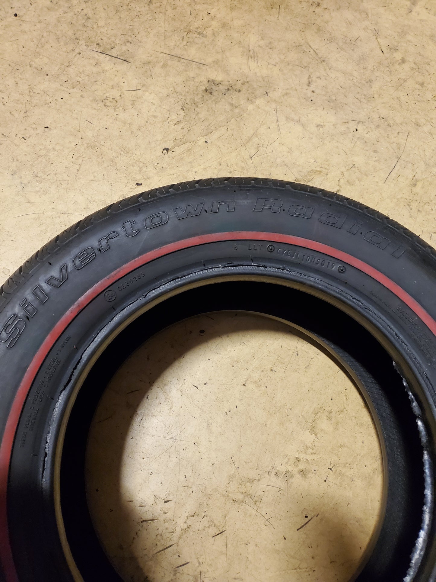 NOS BFGOODRICH SILVERTOWN RADIAL RW P 215 65 15 95S COKER TIRE 555750