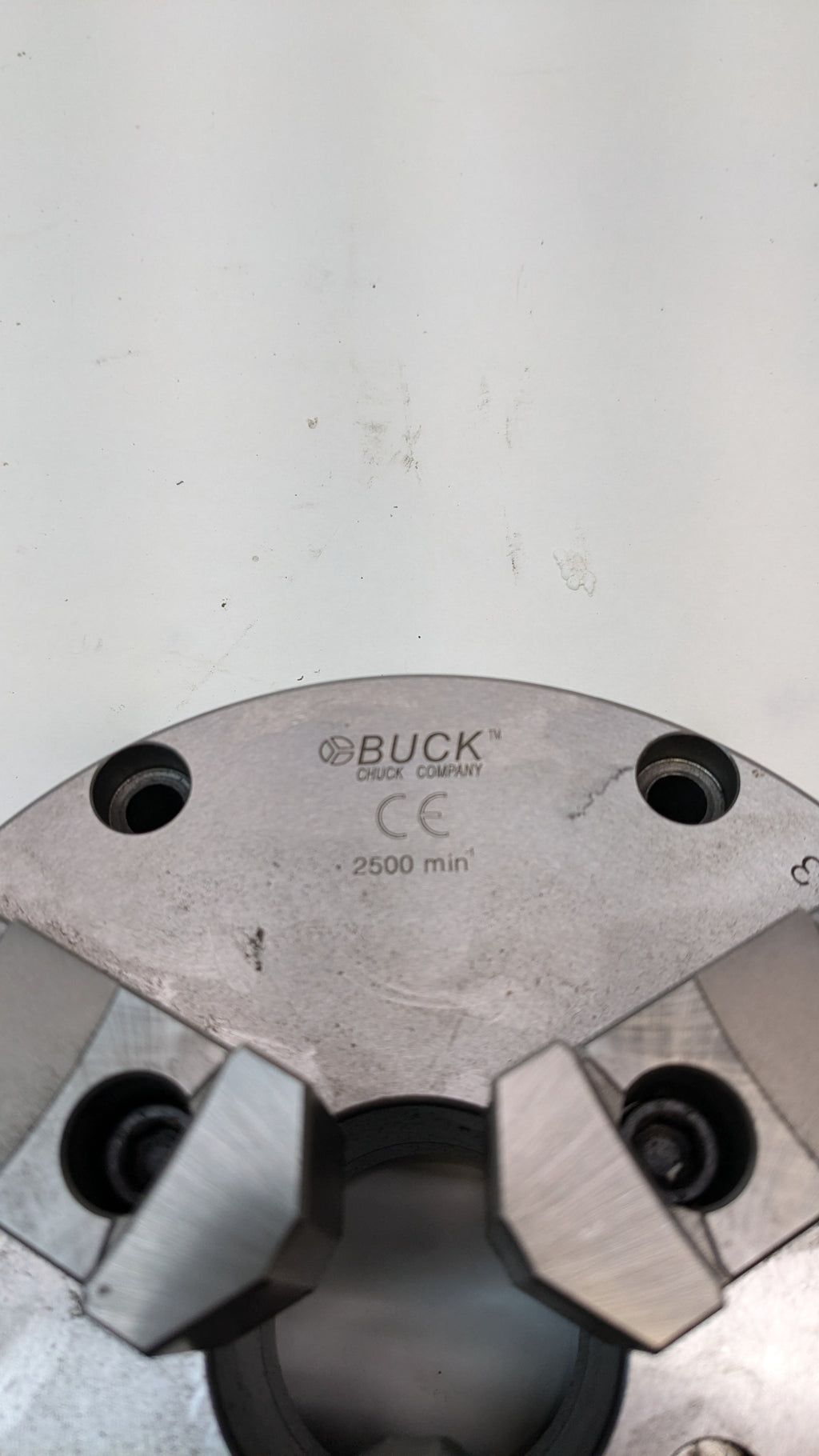BUCK CHUCK 3 JAWS 8" DIAM SELF CENTERING MANUAL LATHE CHUCK 2,500 MAX RPM AT083R