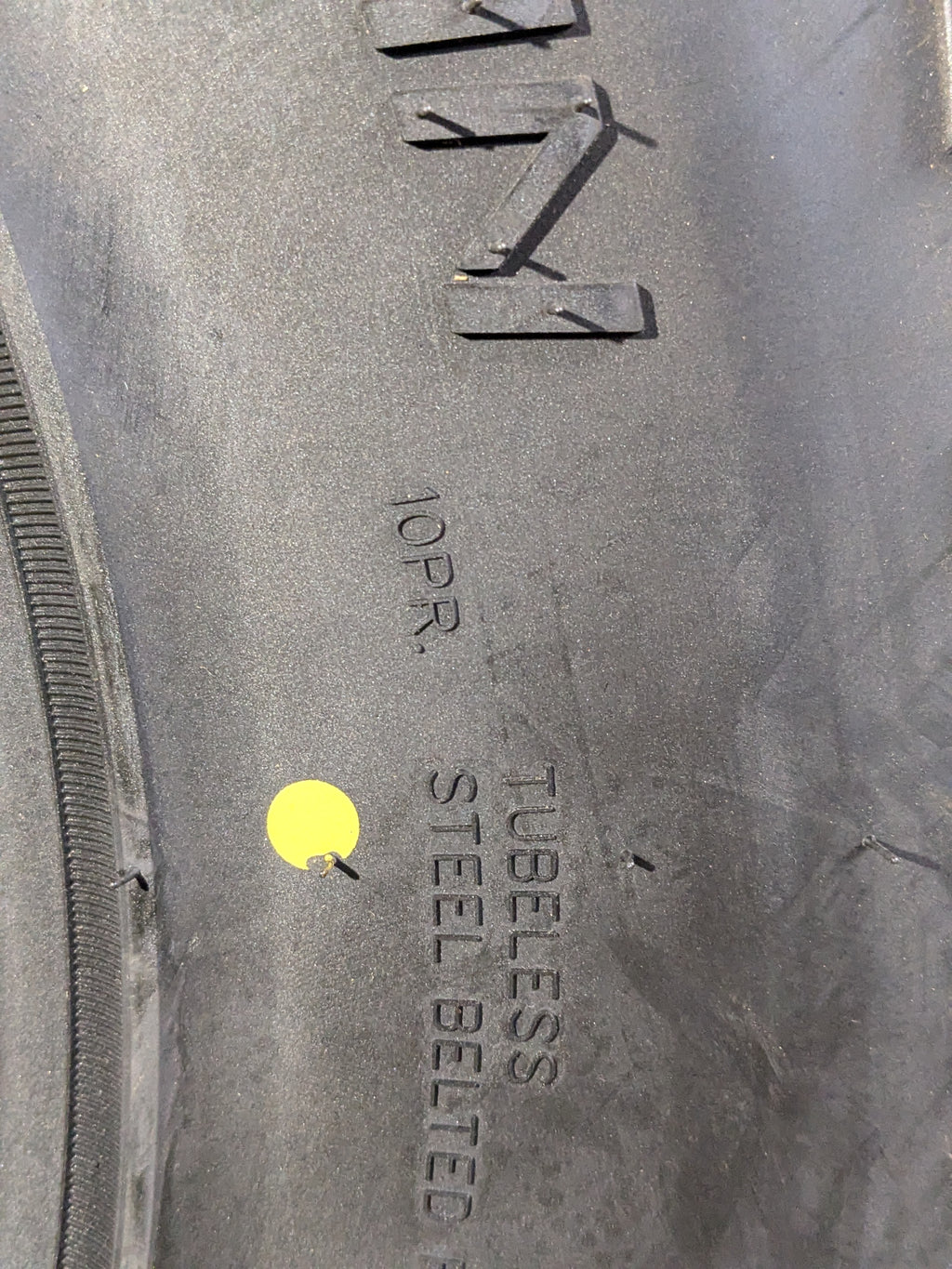 2 ROUGH COUNTRY OVERLANDER M/T LT 285 70 17 121/118Q LRE 10PLY MUD TIRE 97010123