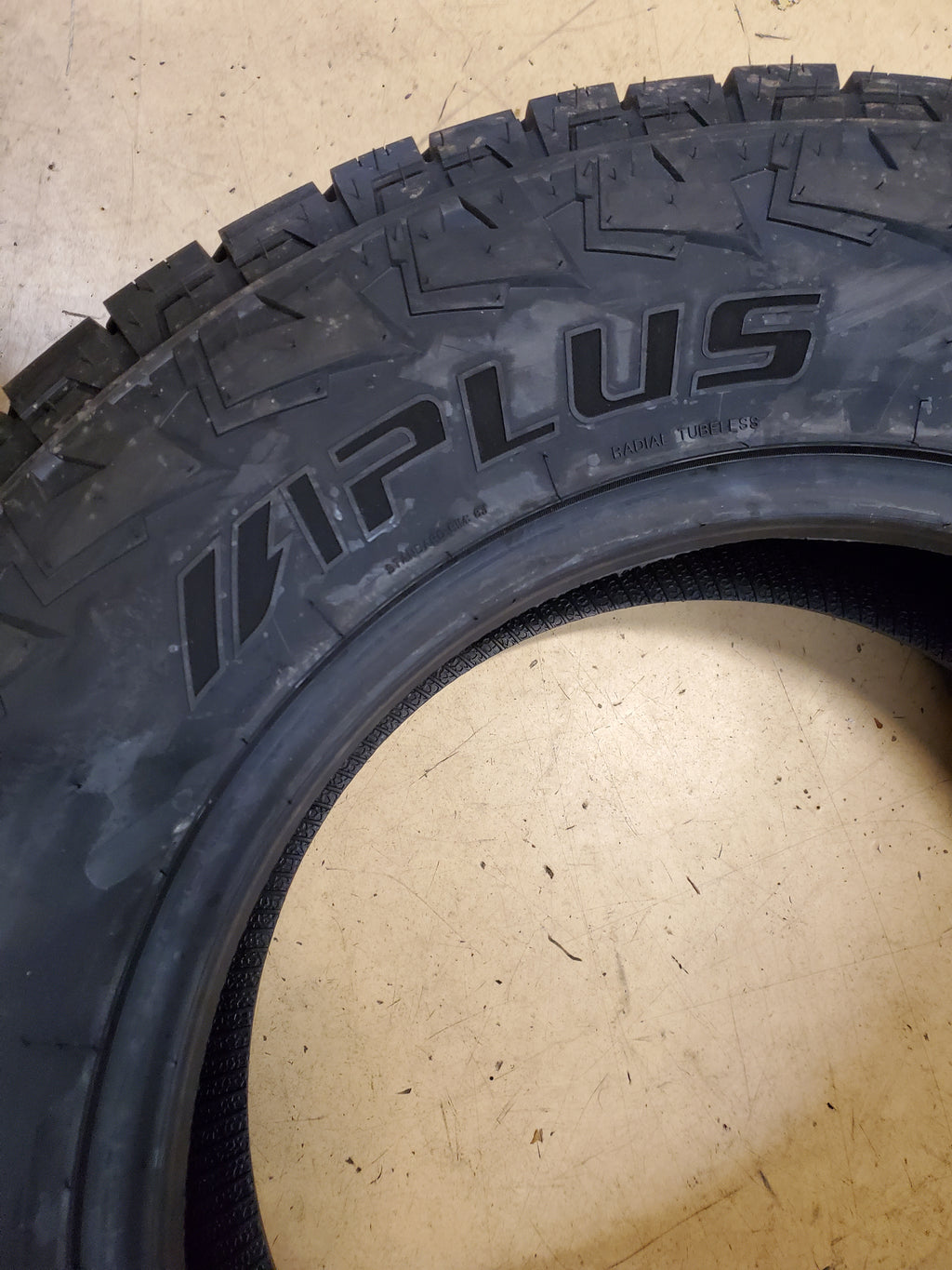 APLUS SHREDDER AT BSW LT 275 65 18 123/120S 12PLY ALL TERRAIN TIRE 20000111