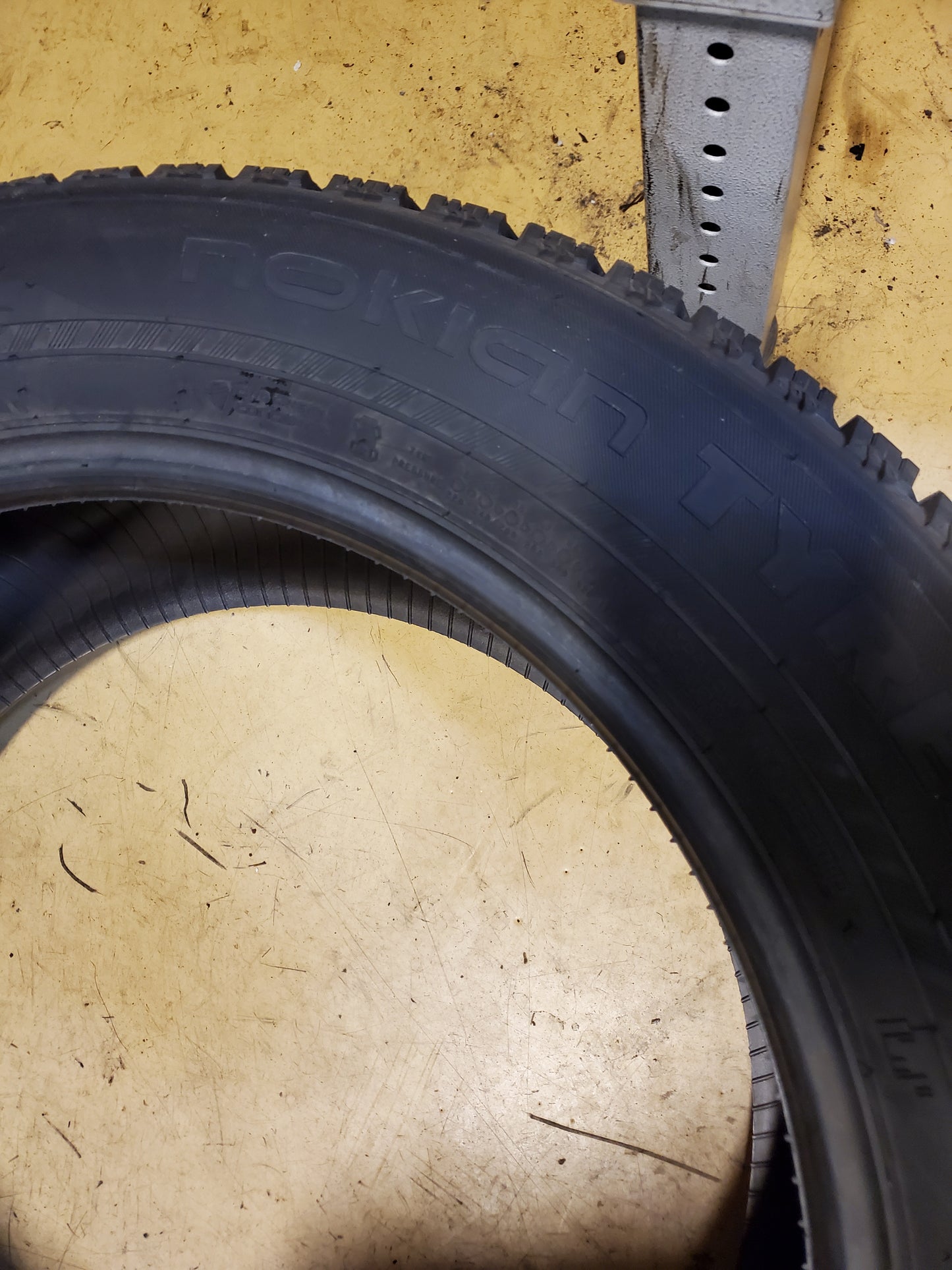 2 NOS NOKIAN HAKKAPELIITTA R3 SUV BSW P 275 50 20 113R XL WINTER TIRE T430688