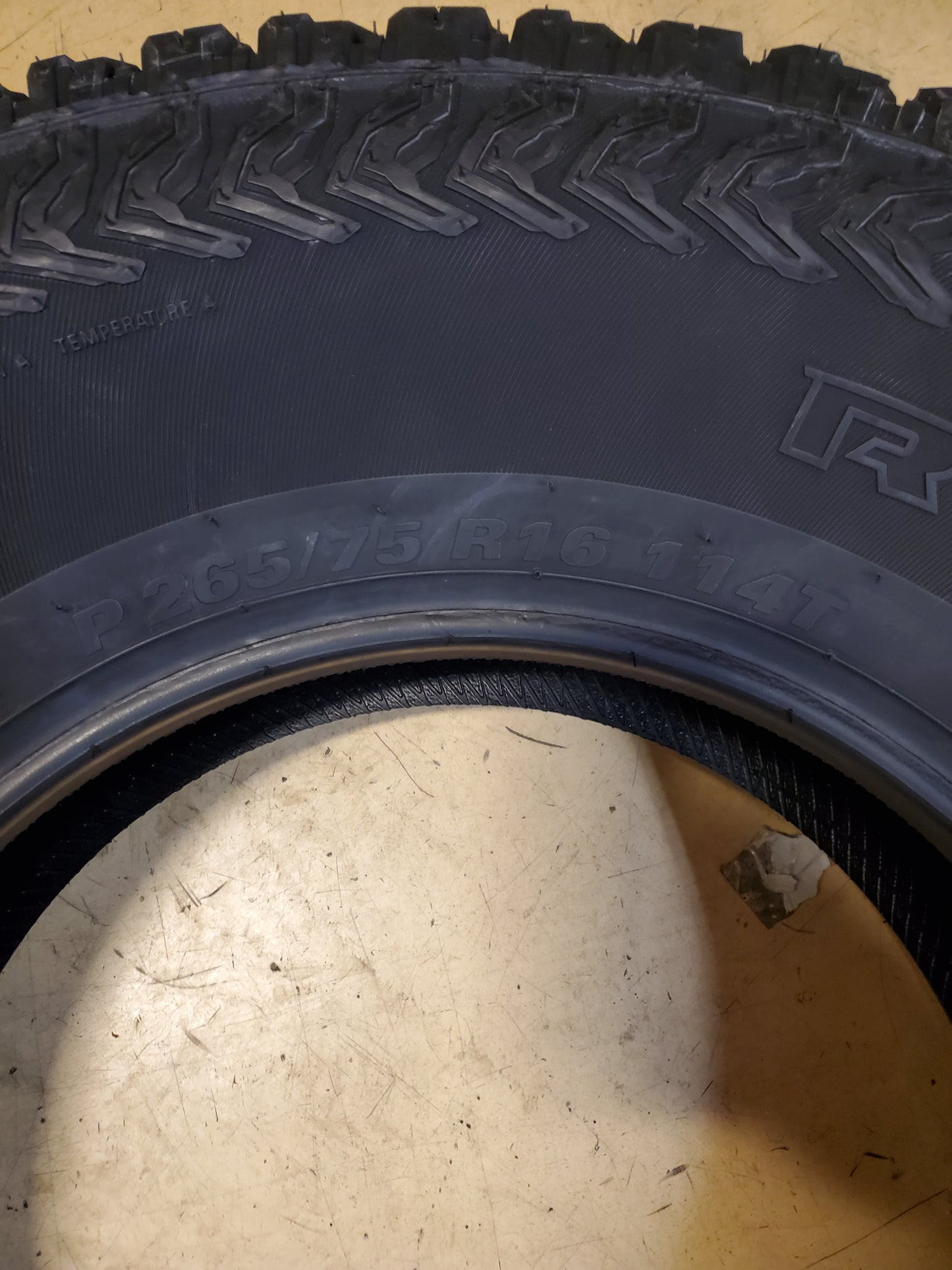 4 KUMHO ROAD VENTURE AT51 BSW P 265 75 16 114T ALL TERRAIN TIRE 2178123