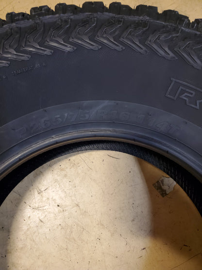 4 KUMHO ROAD VENTURE AT51 BSW P 265 75 16 114T ALL TERRAIN TIRE 2178123