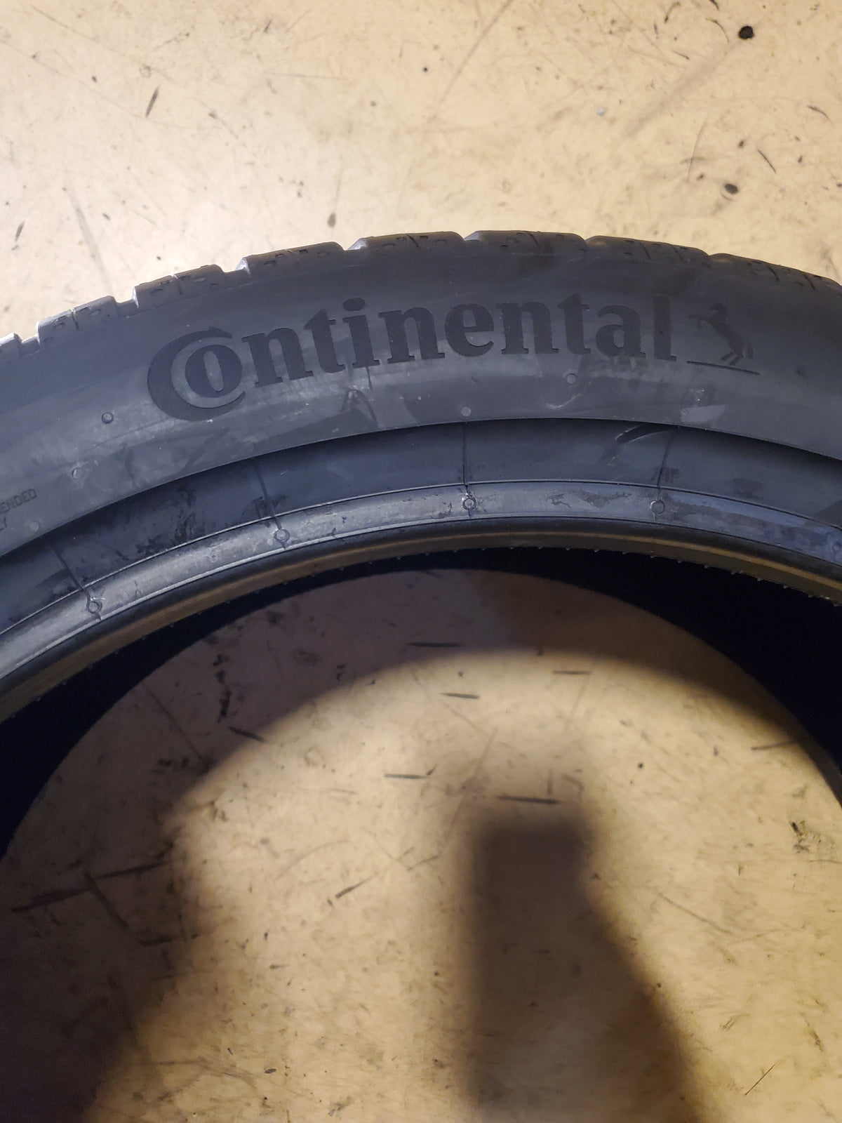 2 CONTINENTAL EXTREME CONTACT DWS06 PLUS P 235 40 18 95Y XL TIRE 15572850000