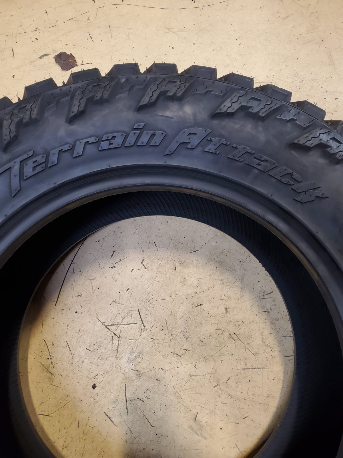 2 NOS AMP TERRAIN ATTACK M/T A LT 35 12.50 20 121Q 10PLY MUD TIRE 35125020AMPCM2