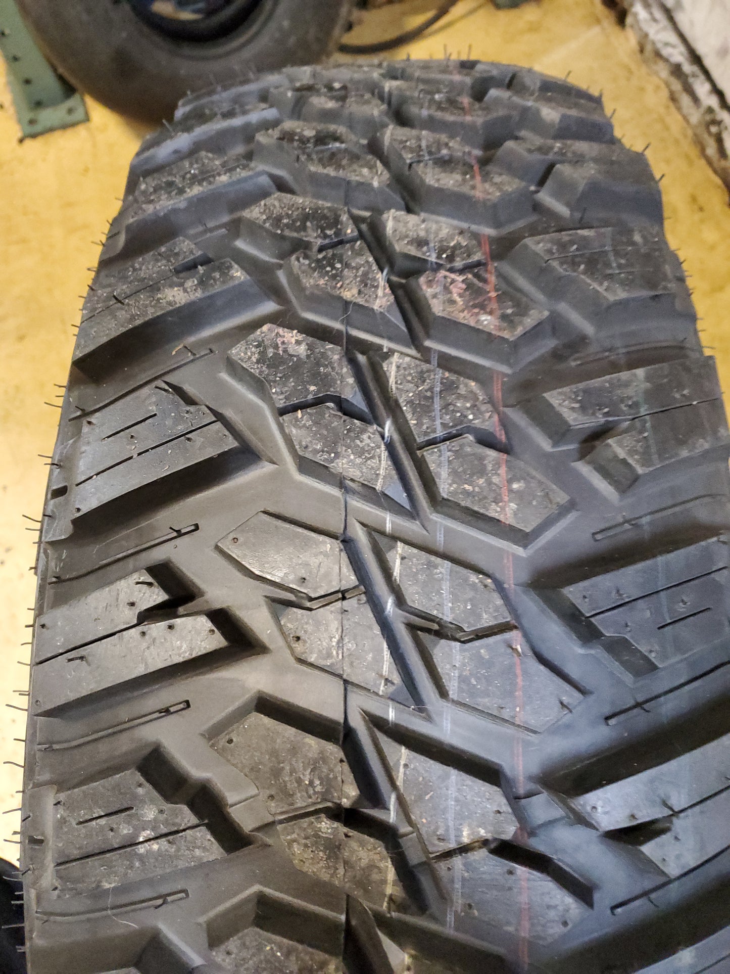 NOS 2 KANATI MUD HOG M/T BSW LT 37 12.5 20 126Q 10PLY MUD TIRE L2037125E252