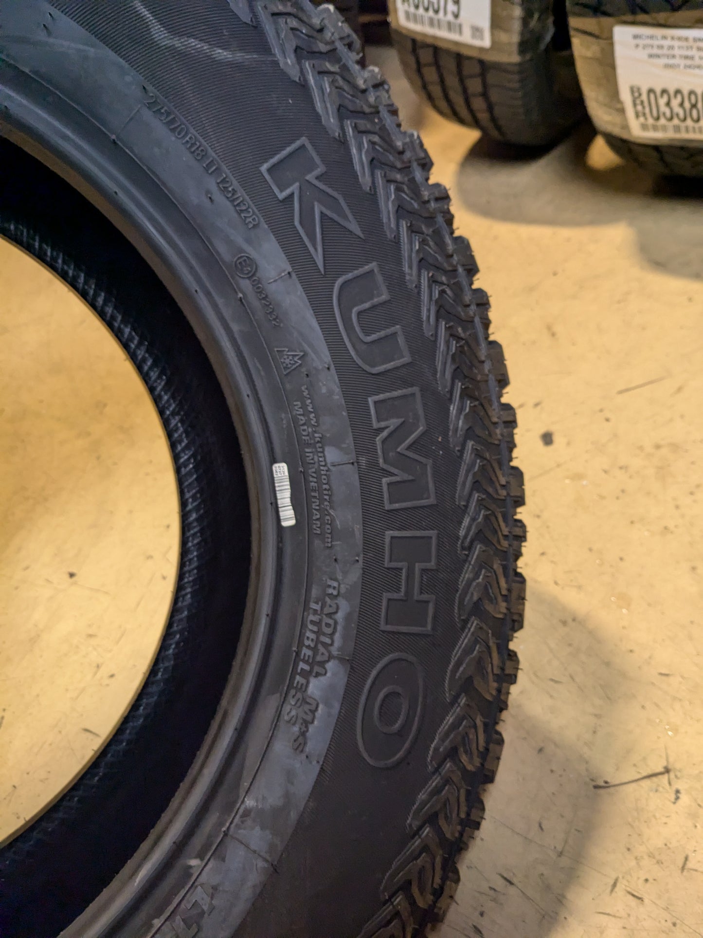 KUMHO ROAD VENTURE AT51 BSW LT 275 70 18 125/122R LRE 10 PLY ALL TERRAIN TIRE 2177823