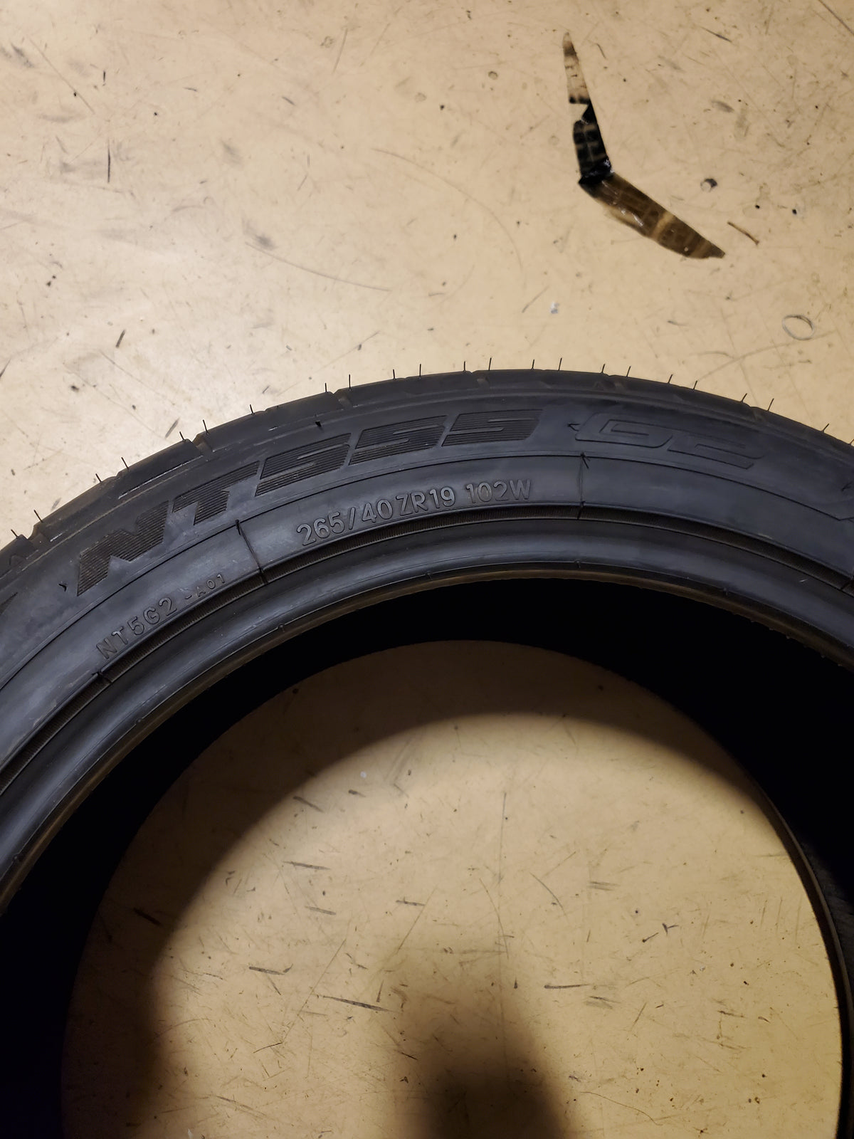 USED OS 9/32” NITTO NT555 G2 BSW P 265 40 19 102W XL UHP TIRE 211250