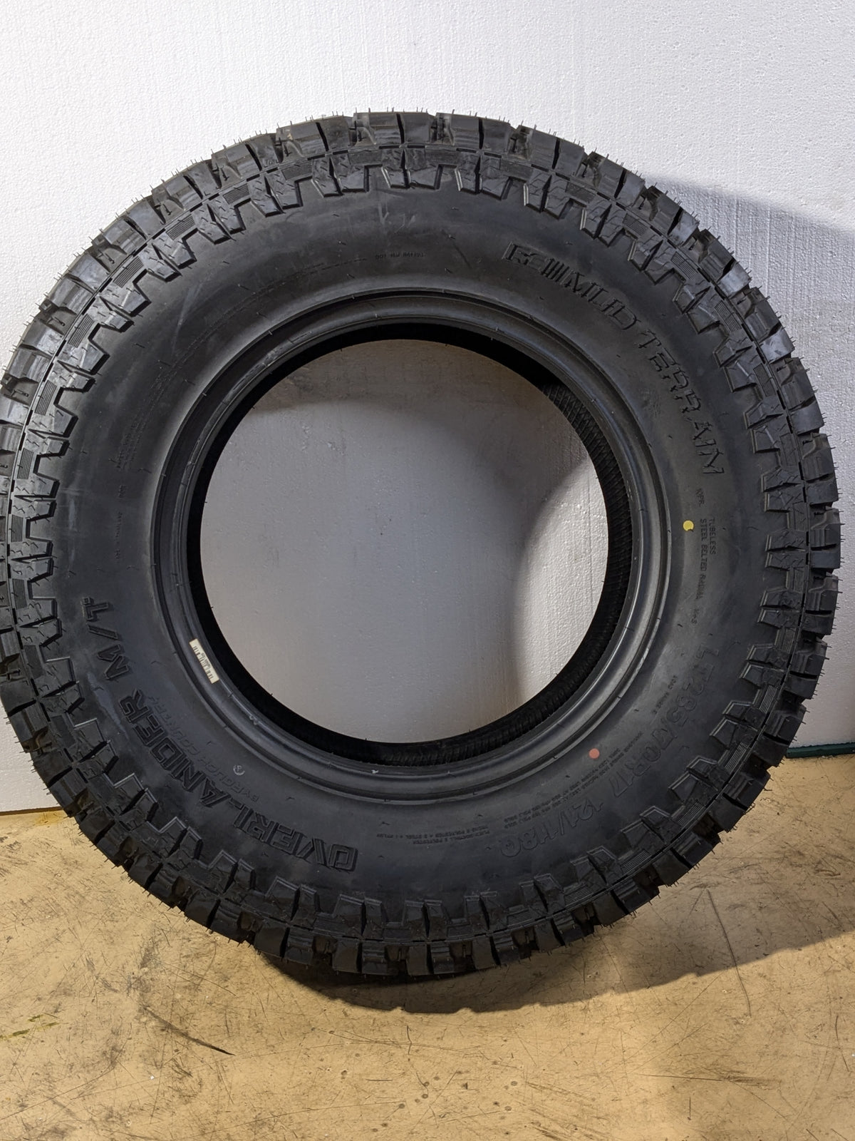 2 ROUGH COUNTRY OVERLANDER M/T LT 285 70 17 121/118Q LRE 10PLY MUD TIRE 97010123