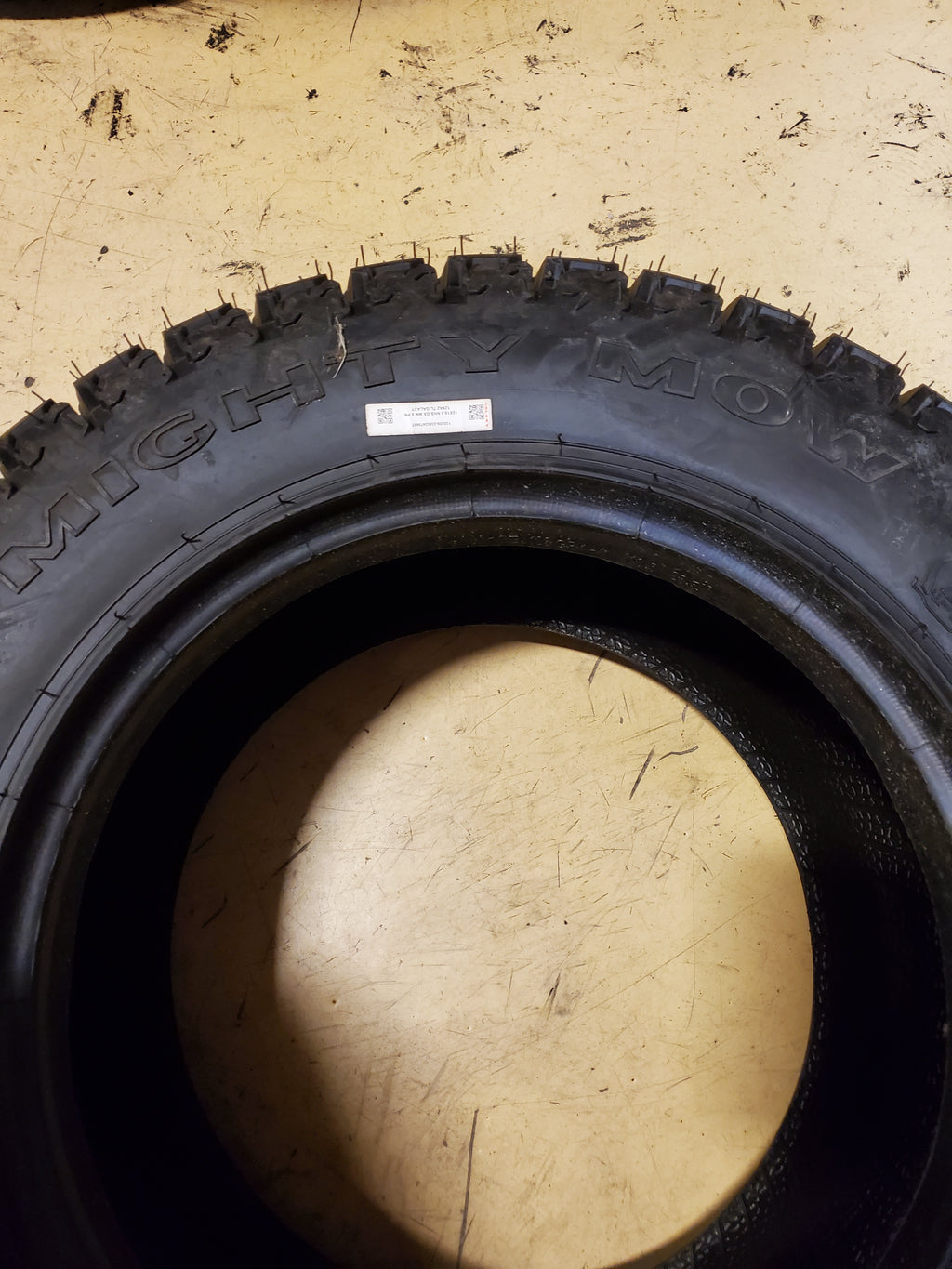 GALAXY MIGHTY MOW R-3 BSW 10 16.5 8PLY LAWN TIRE 135259
