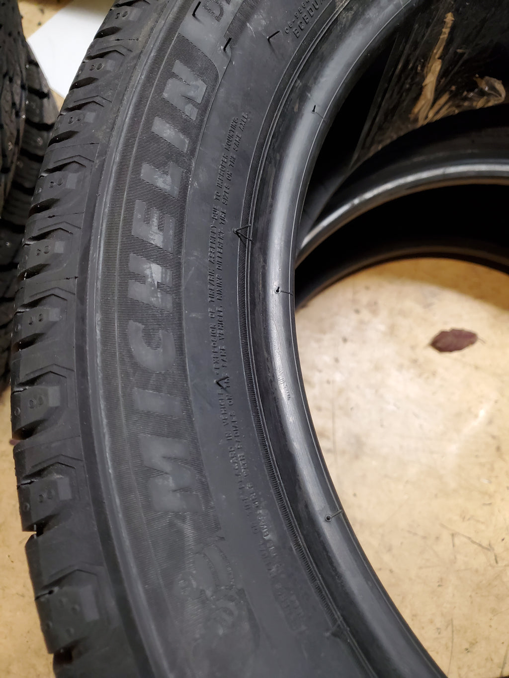 MICHELIN DEFENDER 2 BSW P 235 50 18 101V XL ALL SEASON TIRE 06034