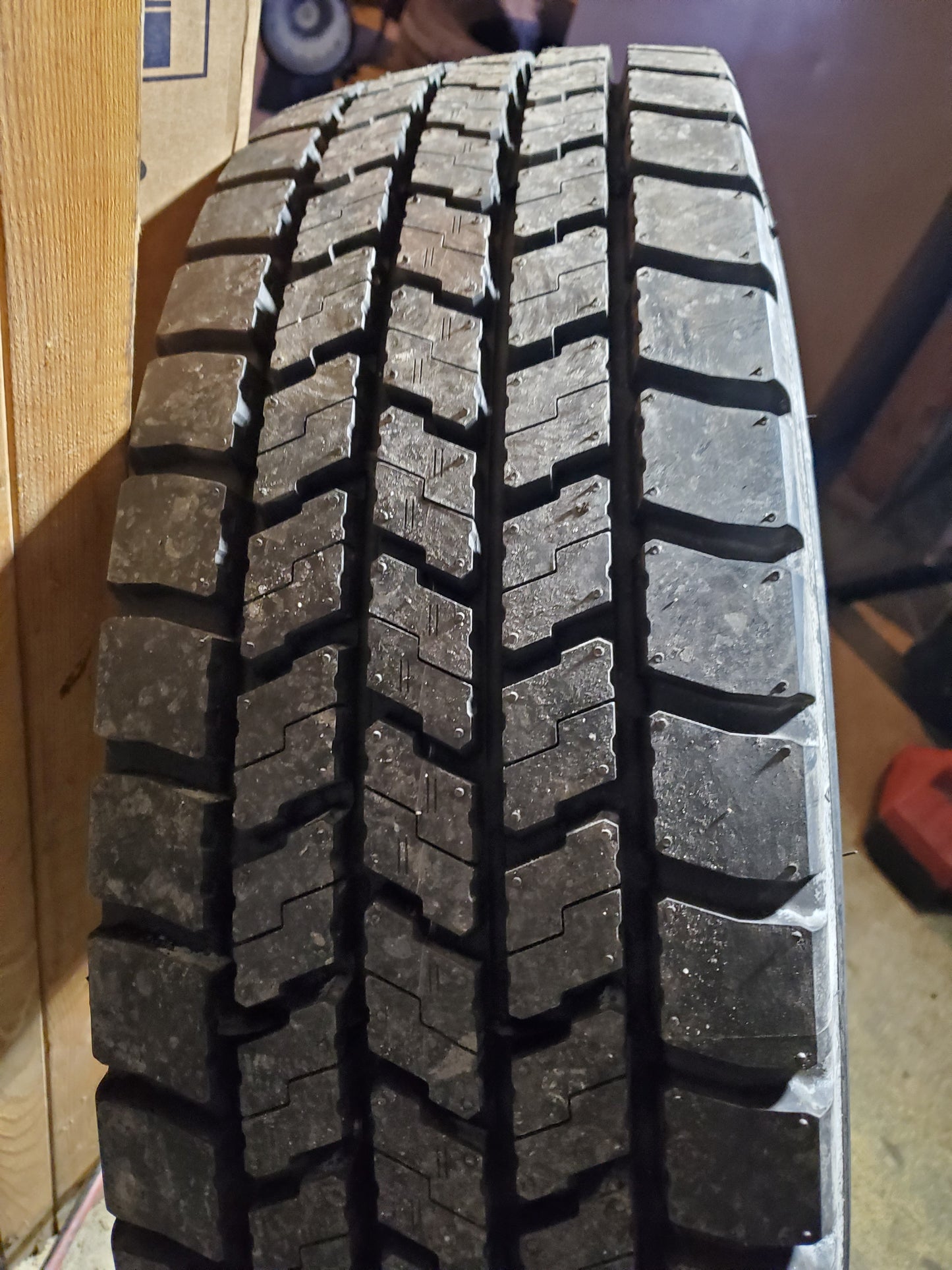YOKOHAMA 714R BSW LT 225 70 19.5 128/126L 14PLY DRIVE TIRE 120171401