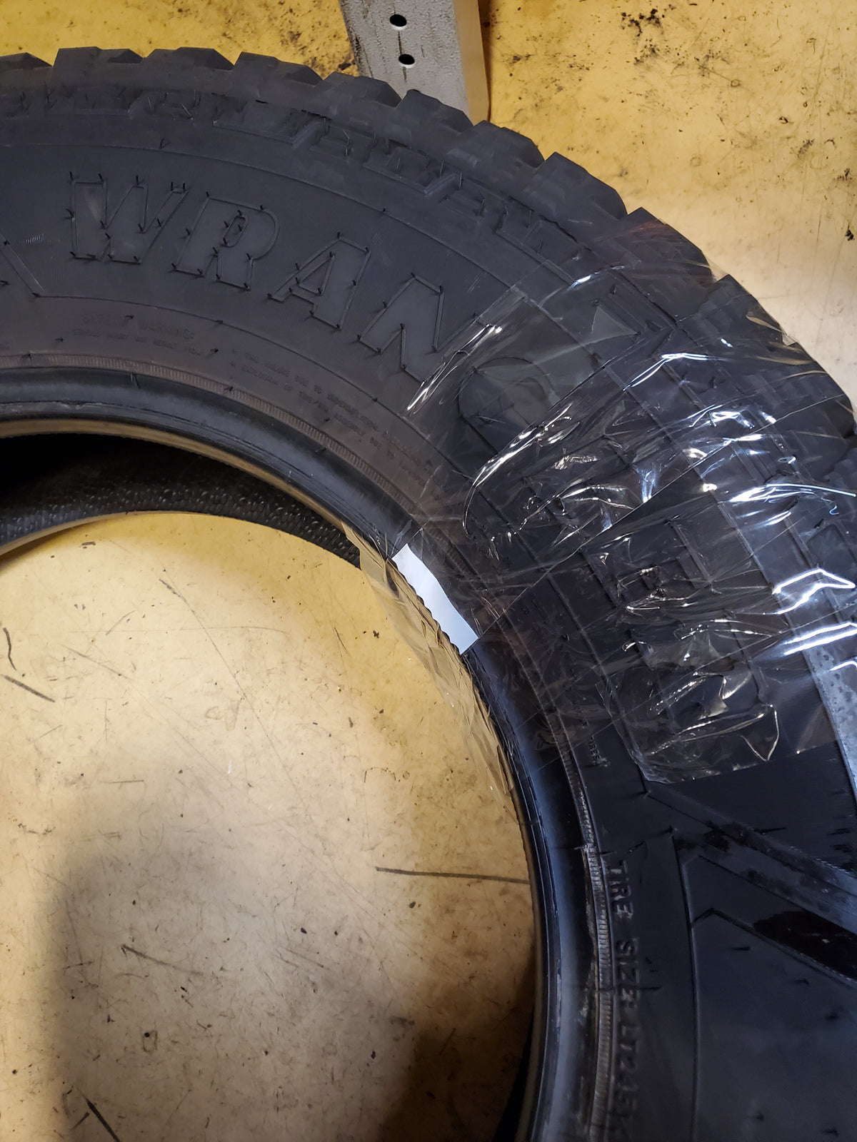 USED 14/32" GOODYEAR WRANGLER WORKHORSE AT LT 245 75 17 121/118S 10PLY 481104855
