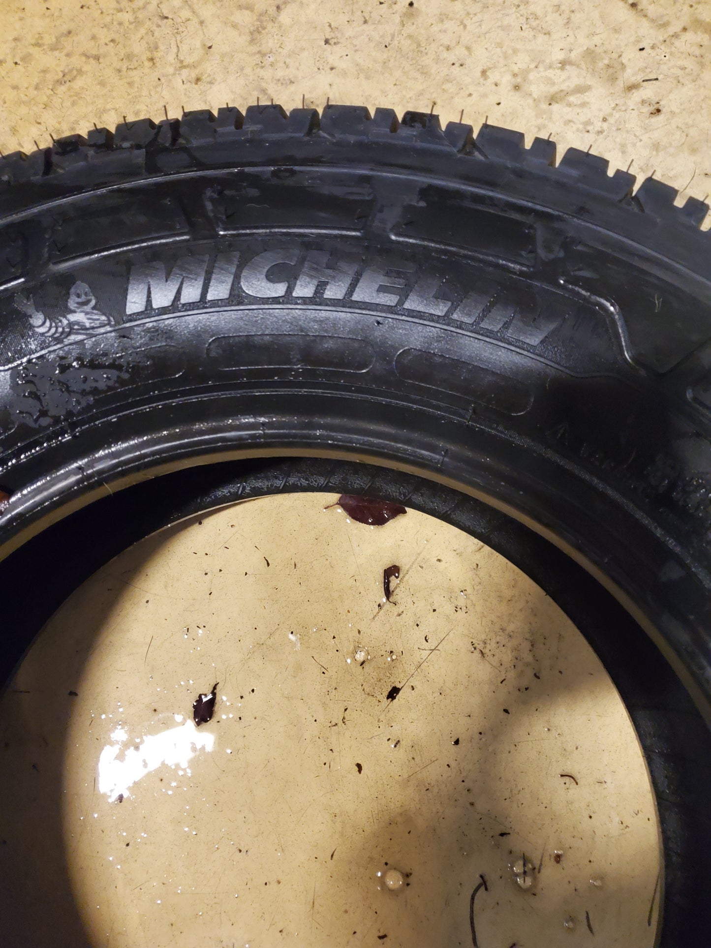 MICHELIN AGILIS CROSSCLIMATE 2 LT 225 75 16 115/112R 10PLY ALL WEATHER TIRE 84328