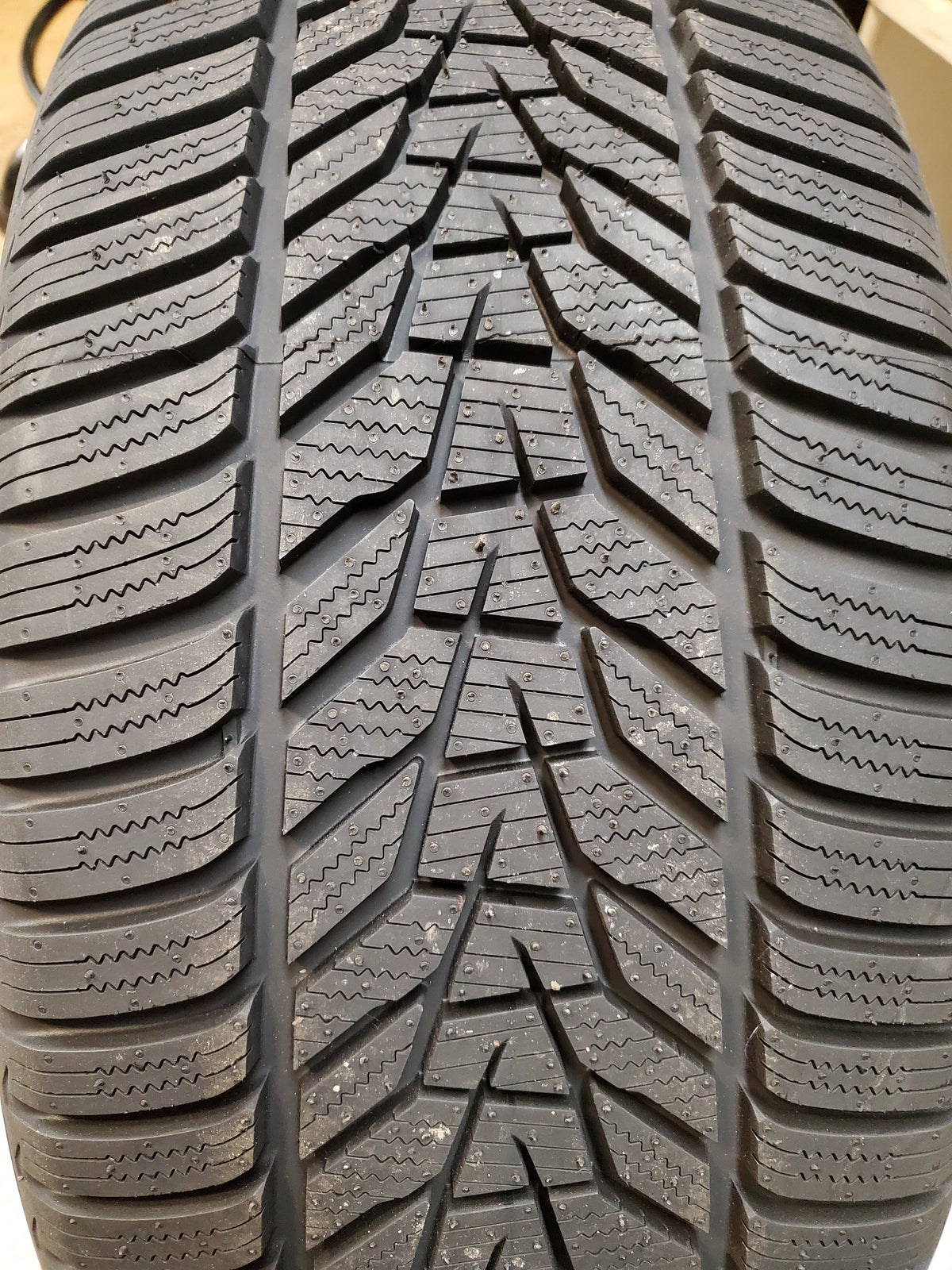HANKOOK WINTER I*CEPT EVO 3 BSW P 235 35 20 92W XL WINTER TIRE W330
