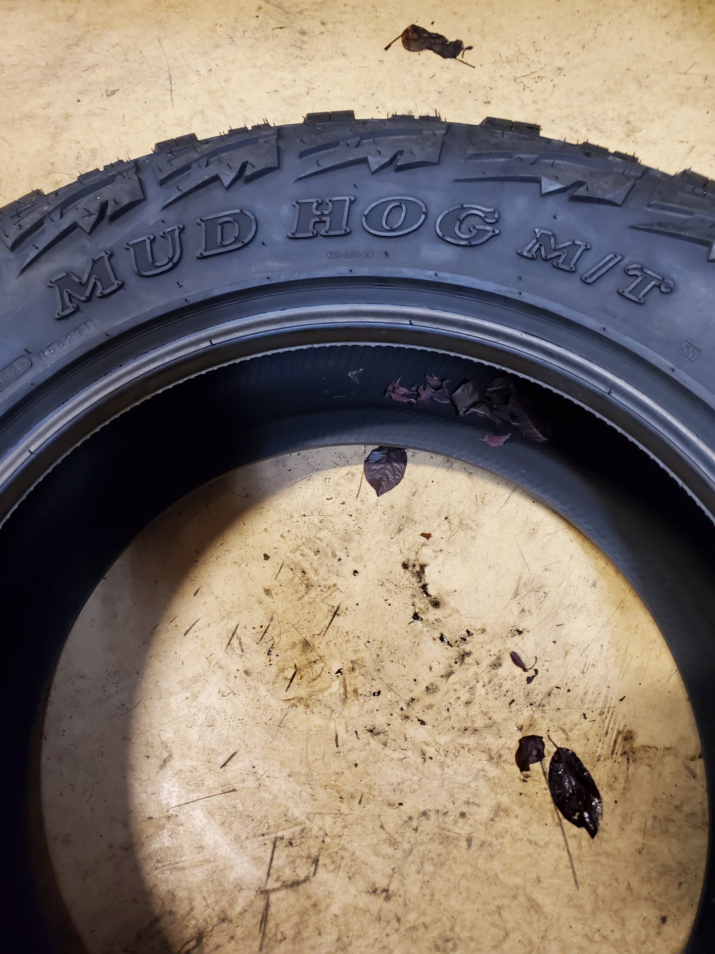 KANATI MUD HOG M/T BSW LT 295 60 20 126/123Q 10PLY MUD TIRE L2029560E252