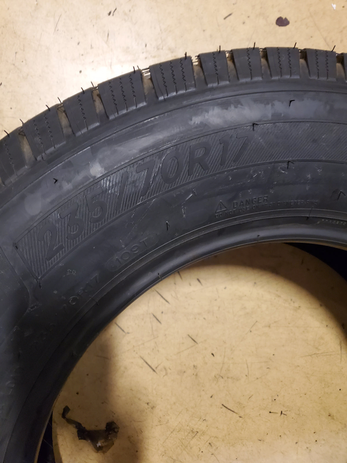 MICHELIN DEFENDER LTX BSW P 235 70 17 XL 109T ALL SEASON TIRE 82879