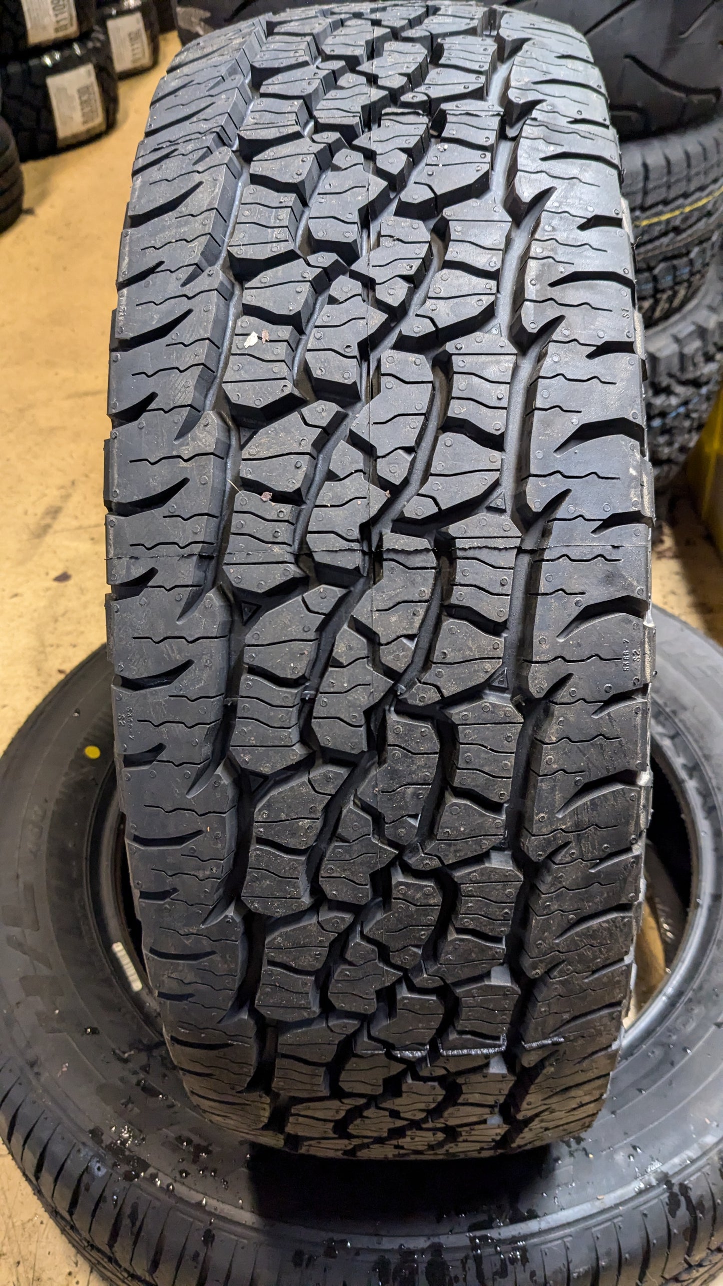 BFGOODRICH TRAIL TERRAIN T/A BSW P 215 60 17 96H ALL SEASON TIRE 63392