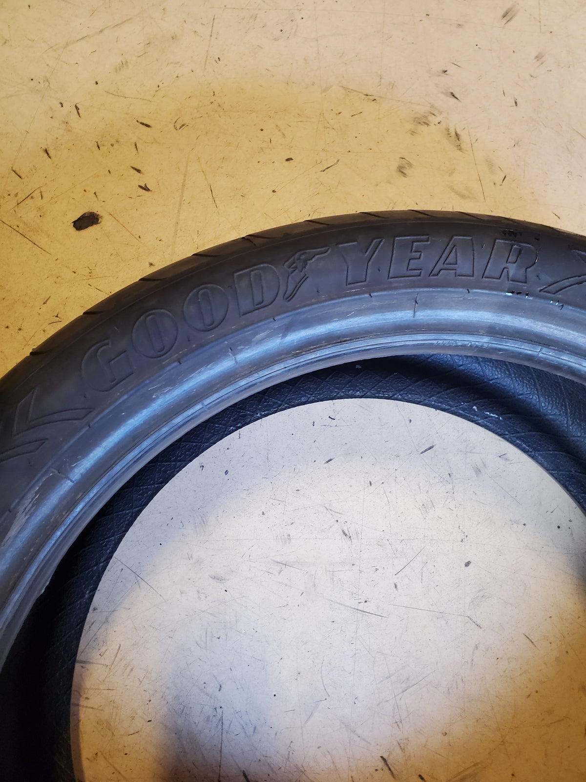 USED OLD STOCK GOODYEAR EAGLE EXHILARATE P 245 40 19 98Y XL UHP TIRE 104012568