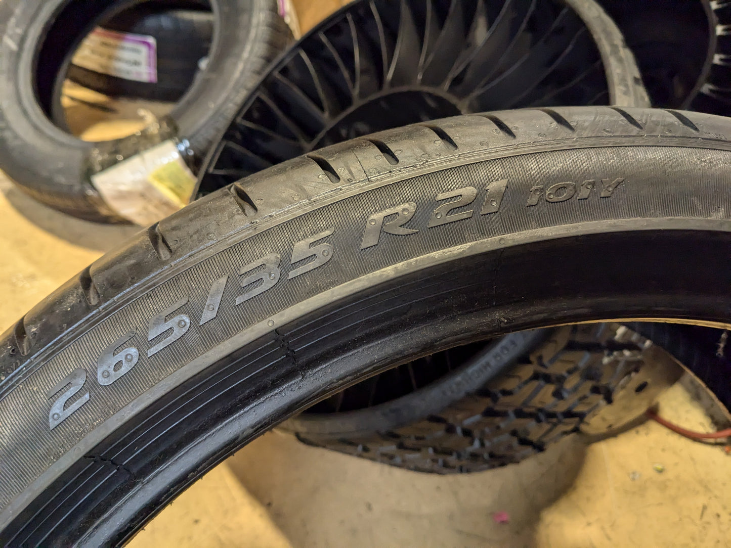 PIRELLI P ZERO PZ4 (AO) AUDI W/ FOAM P 265 35 21 101Y XL UHP SUMMER TIRE 2523900