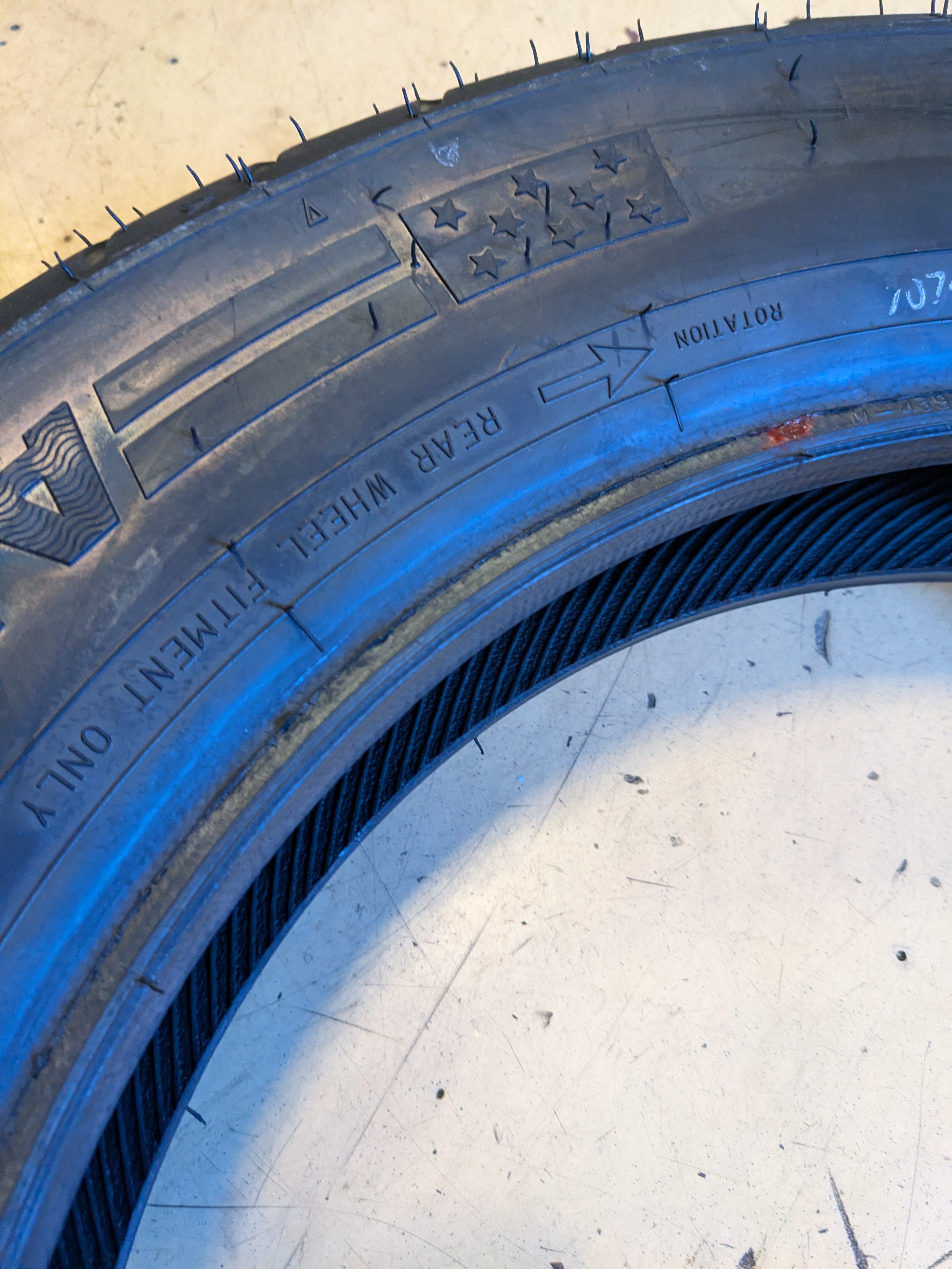 DUNLOP AMERICAN ELITE BSW MU 85 16 77H REAR MOTORCYCLE TIRE 45131884