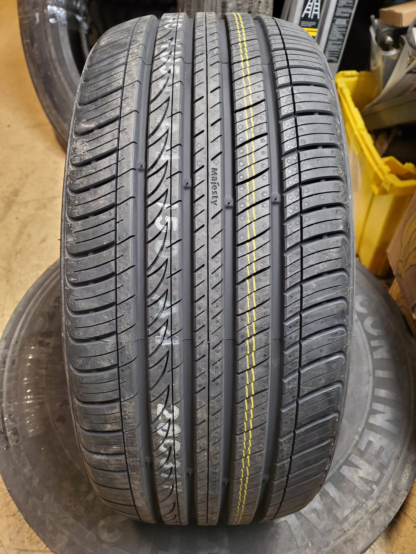 KUMHO MAJESTY SOLUS KU50 BSW P 225 40 18 88W ALL SEASON TIRE 2218603