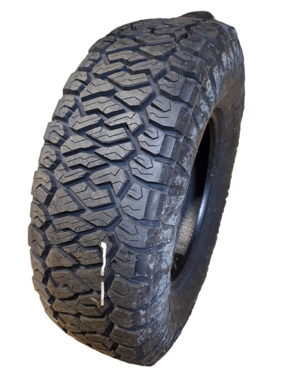2 MAXXIS RAZR AT-811 BSW LT 285 75 18 129/126S 10PLY ALL TERRAIN TIRE TL00070200